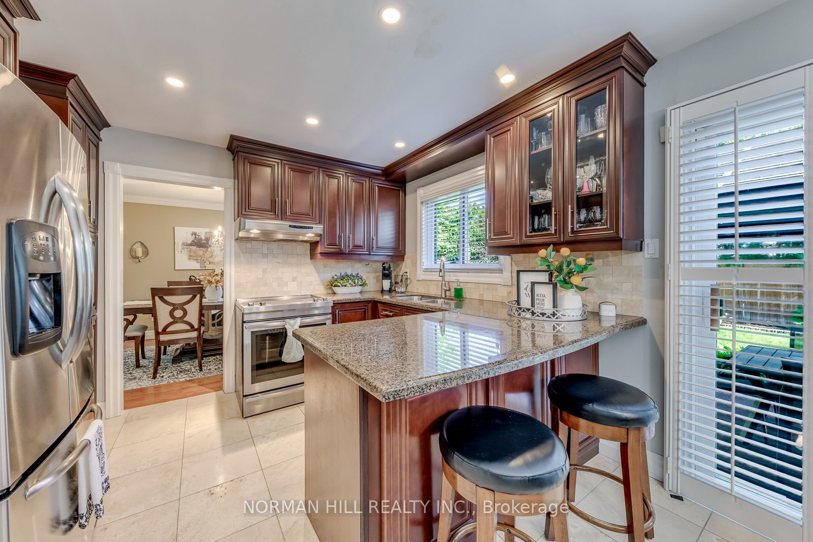 2491 Woburn Crescent Property Photo 20