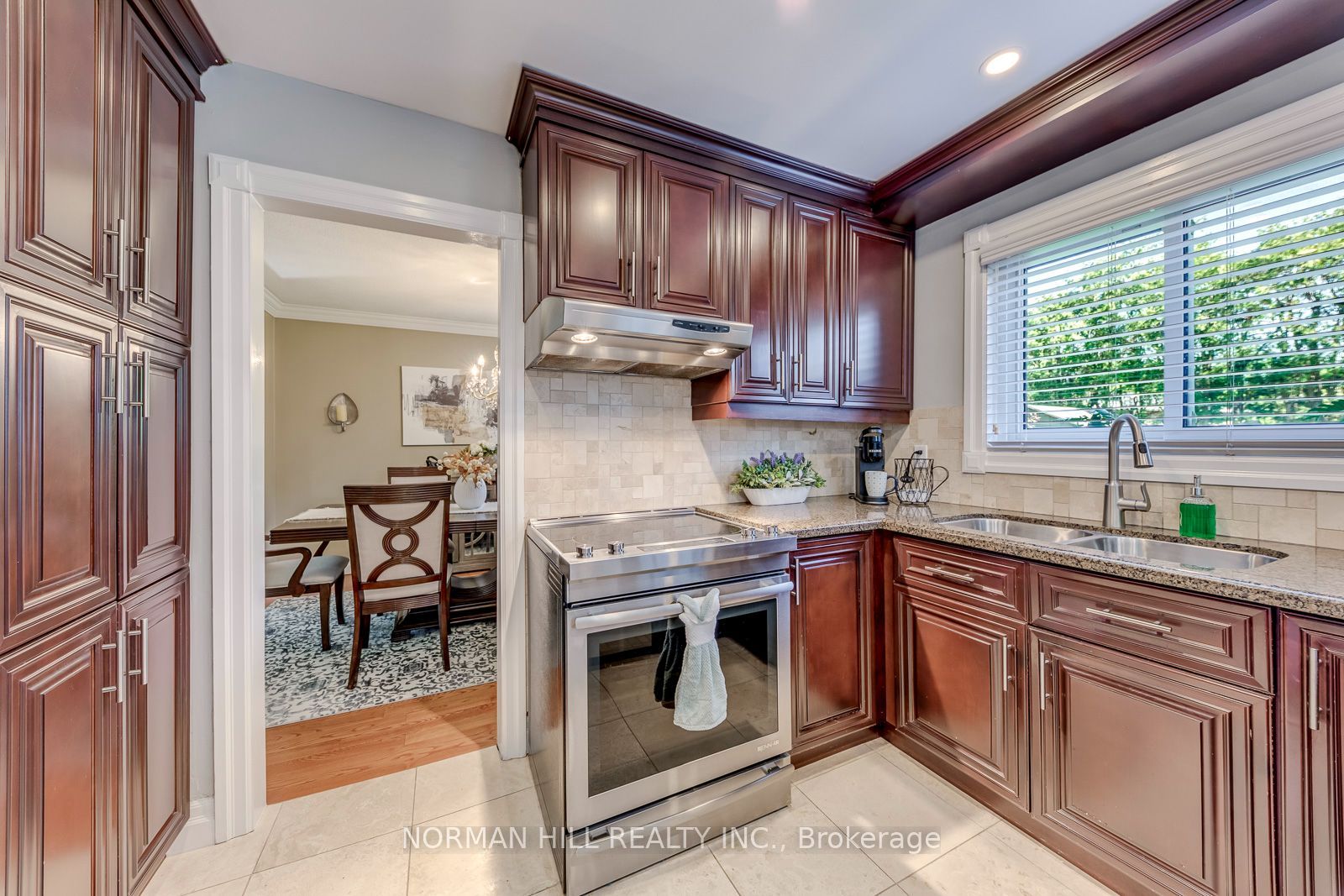 2491 Woburn Crescent Property Photo 21
