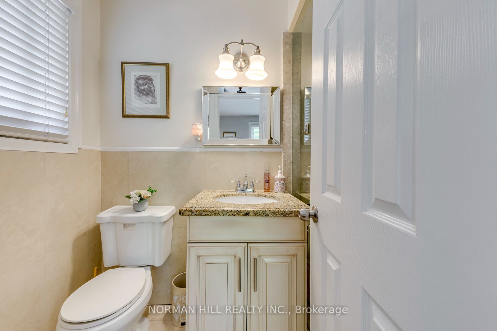 2491 Woburn Crescent Property Photo 25