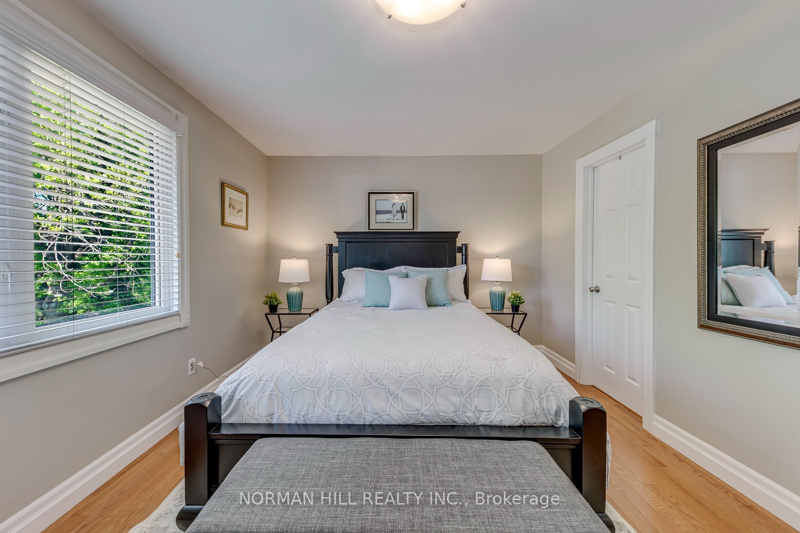 2491 Woburn Crescent Property Photo 28