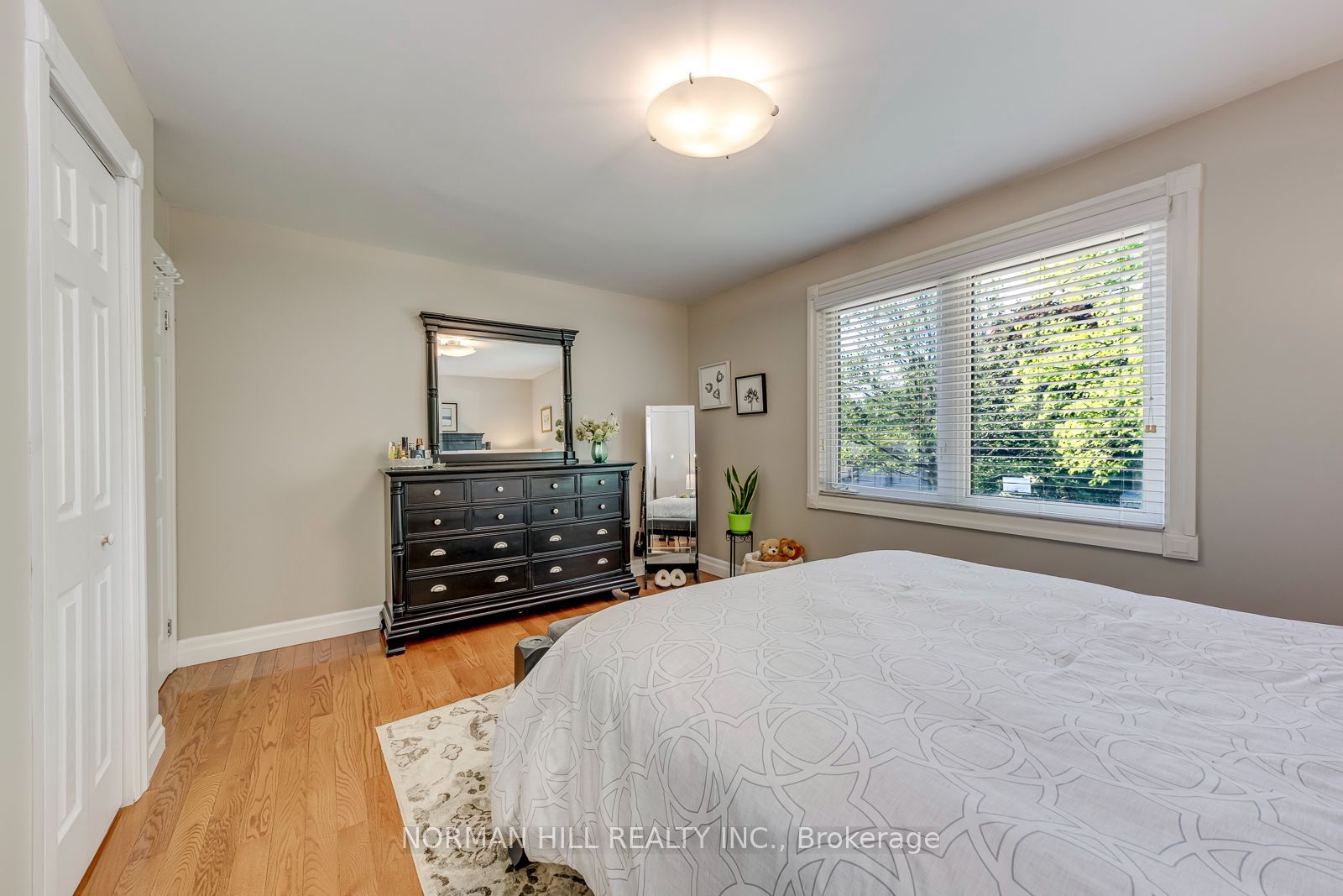 2491 Woburn Crescent Property Photo 29
