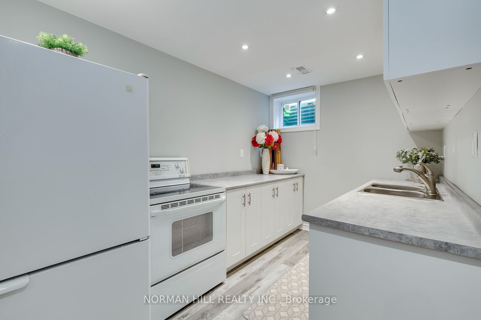 2491 Woburn Crescent Property Photo 39