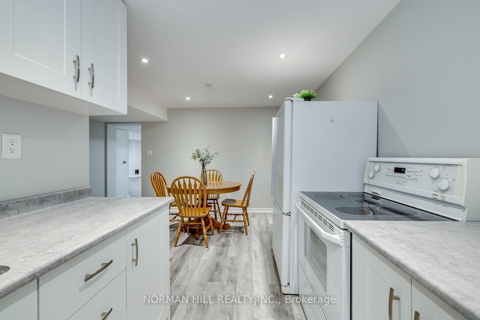 2491 Woburn Crescent Property Photo 40