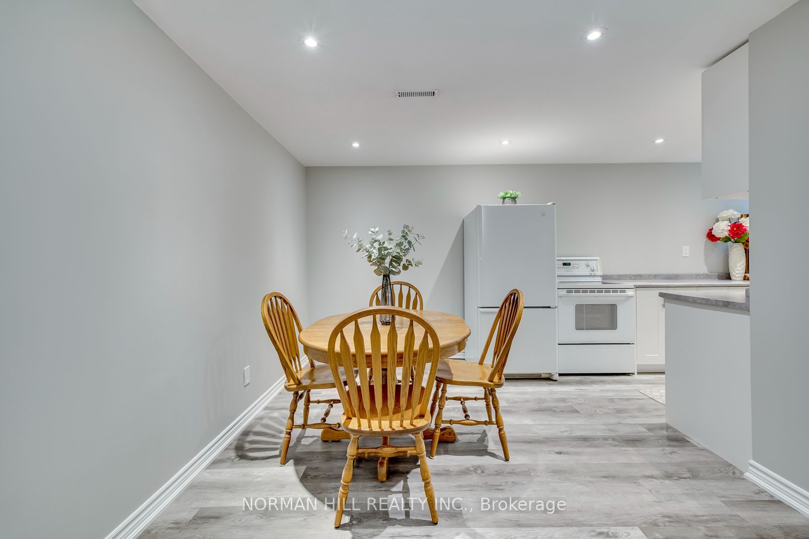 2491 Woburn Crescent Property Photo 41