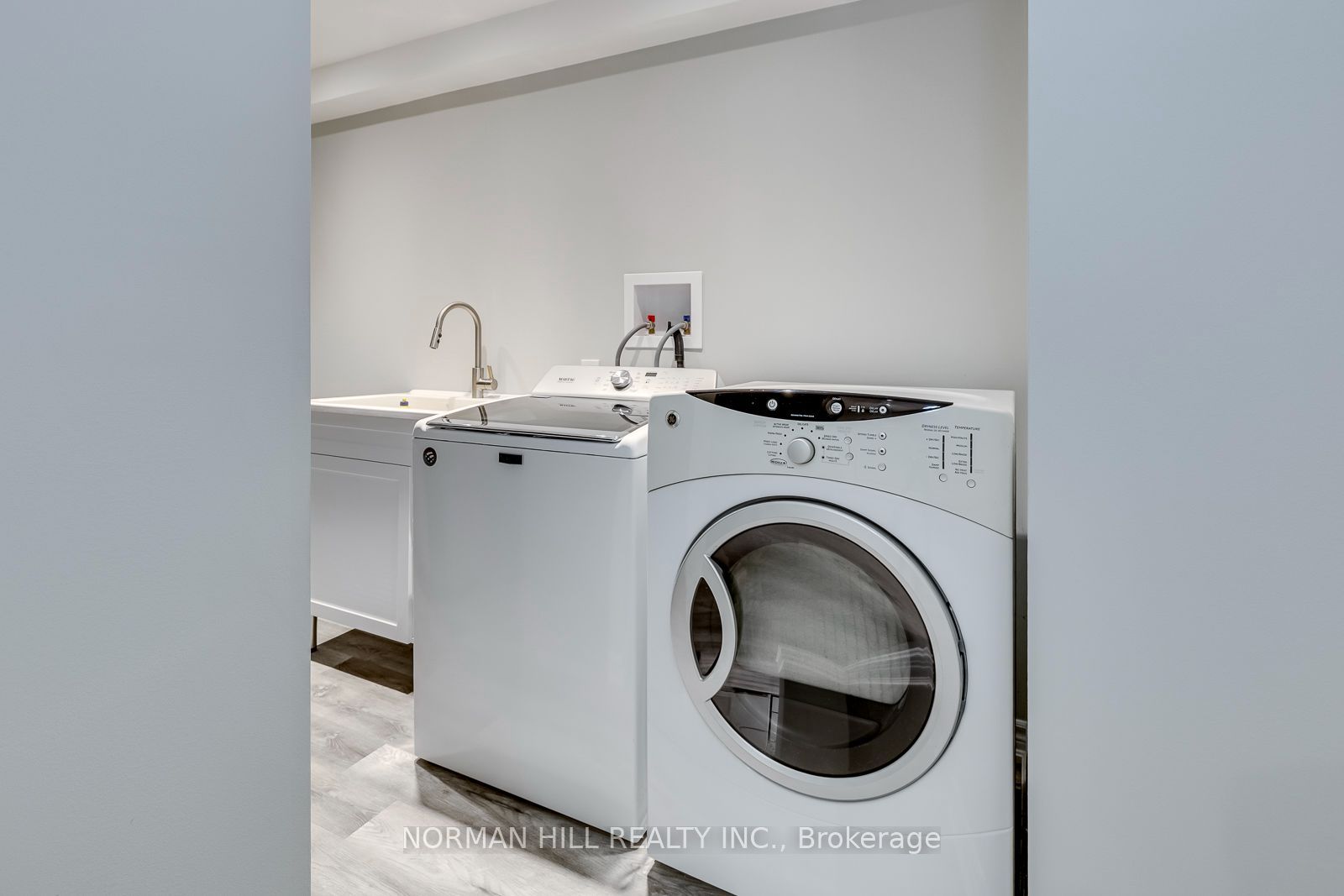 2491 Woburn Crescent Property Photo 44