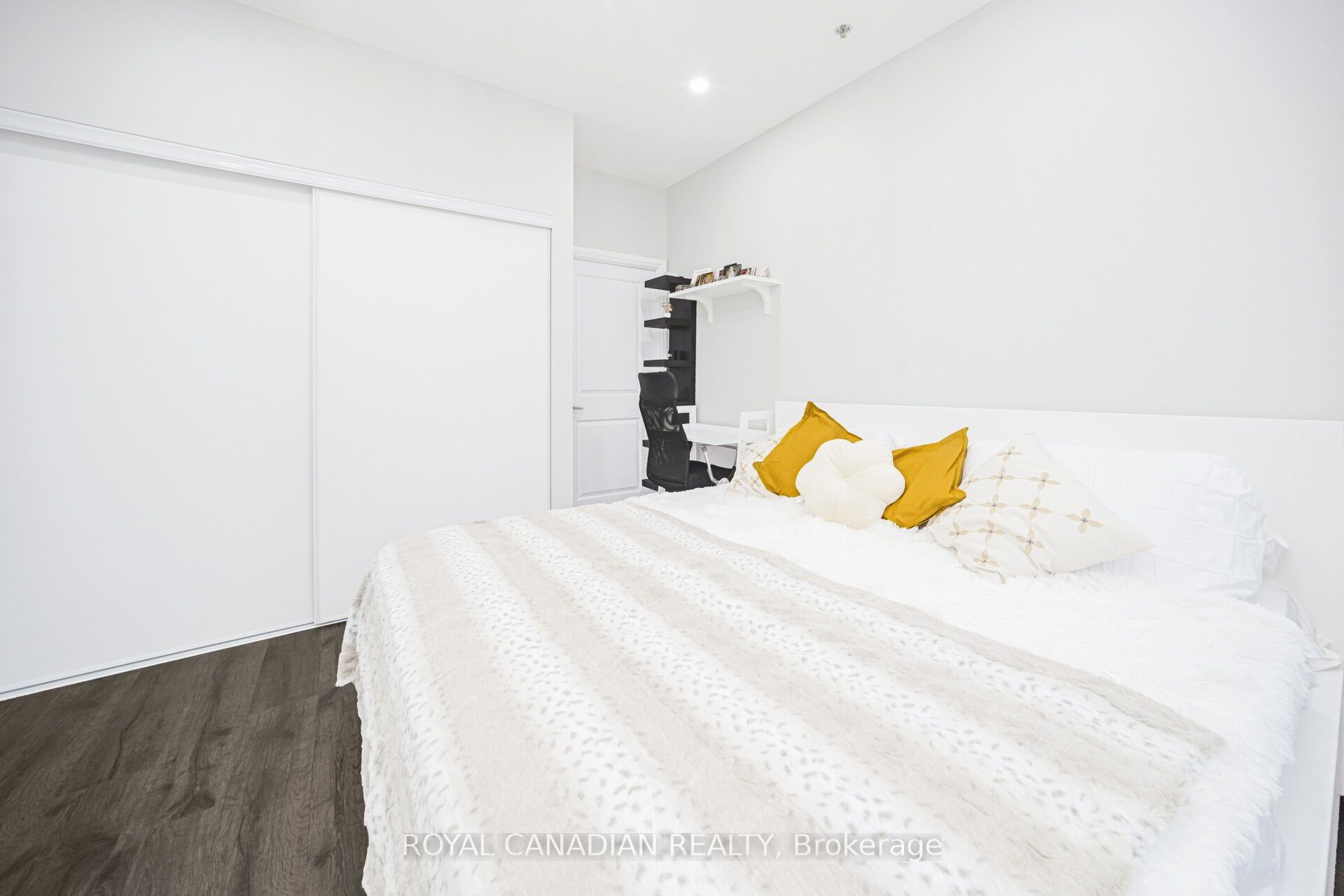55 Speers Road 308 Property Photo 33