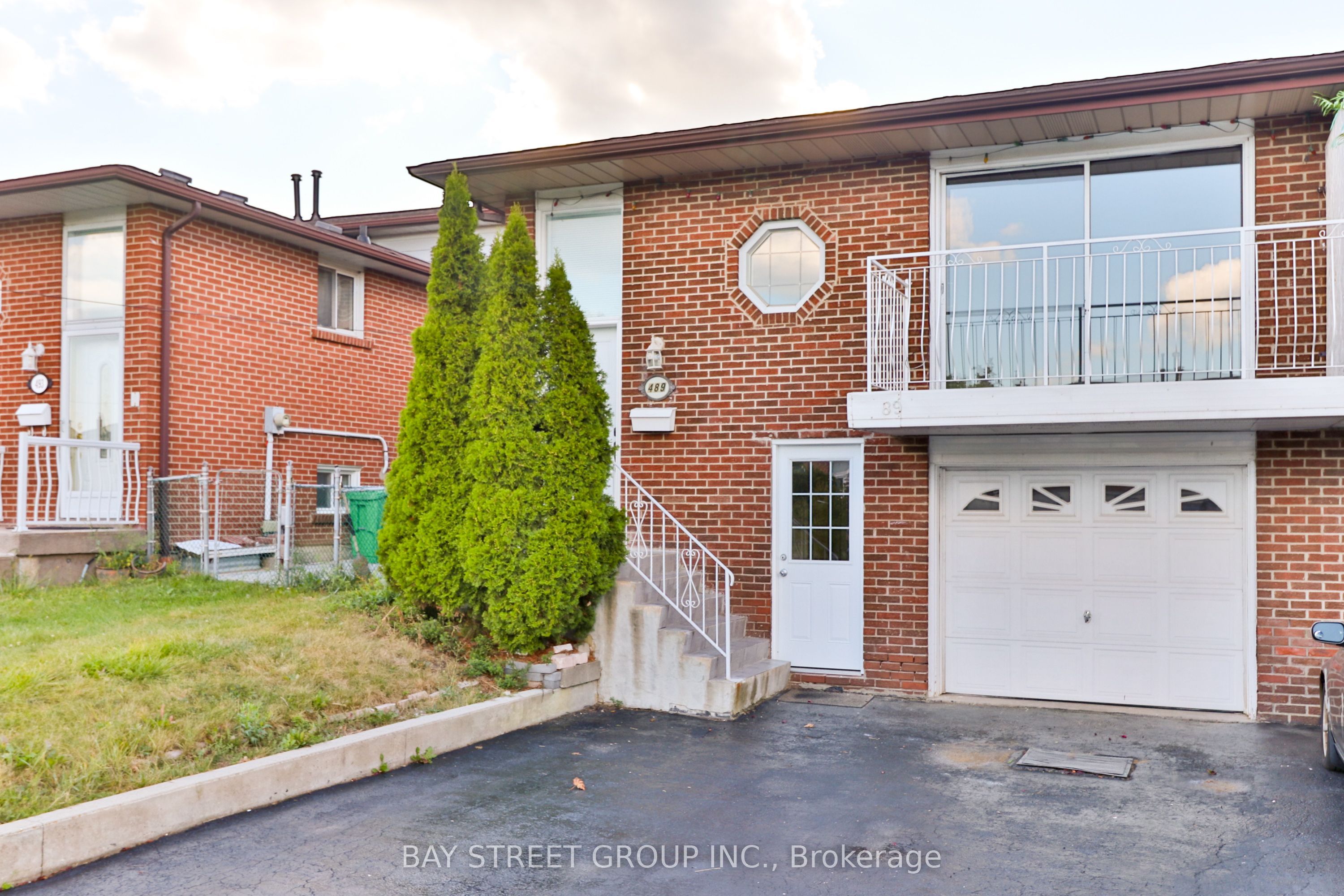 489 Fergo Avenue Upper Unit Property Photo 1