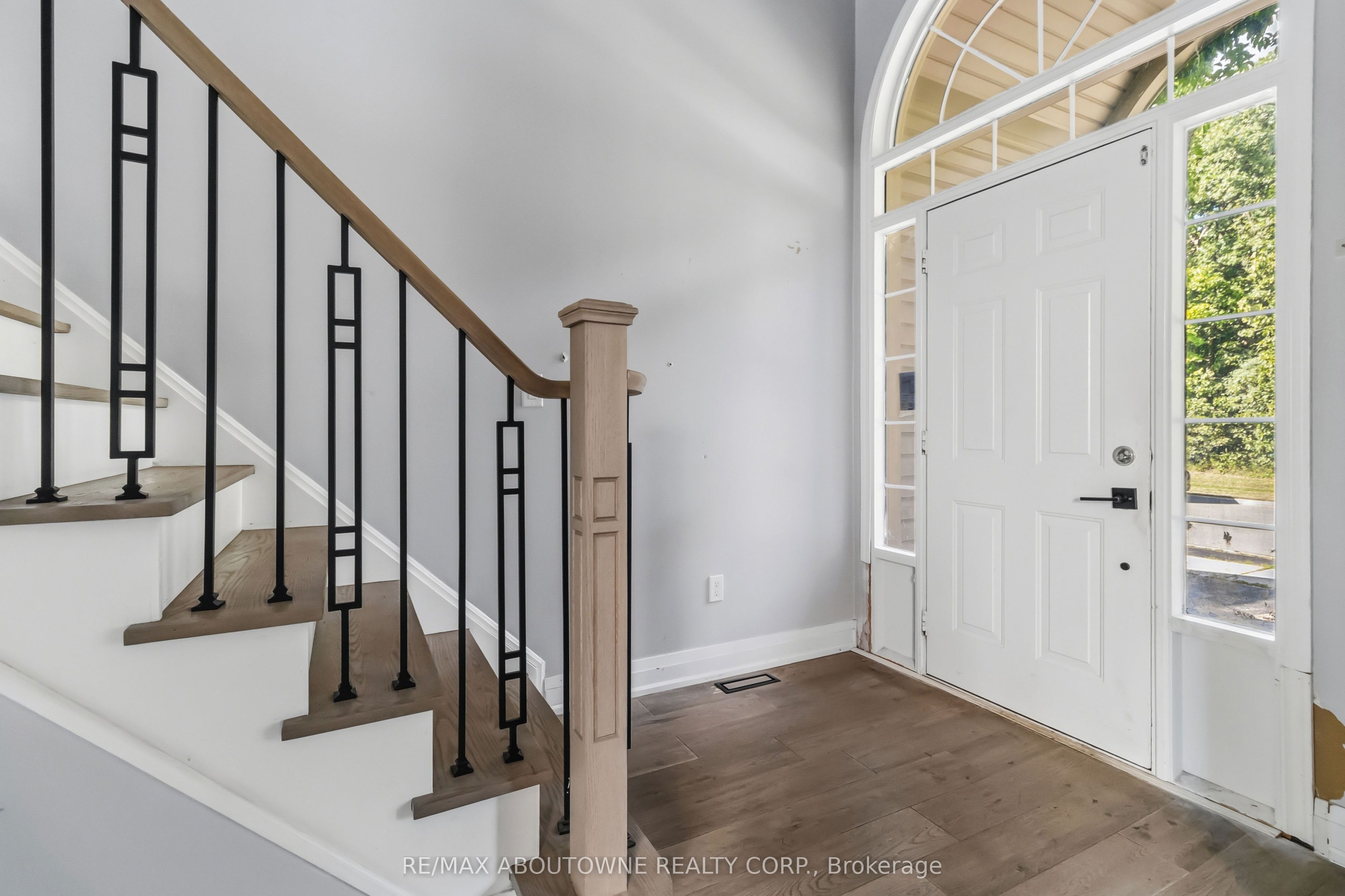 930 Lancaster Boulevard Property Photo 3