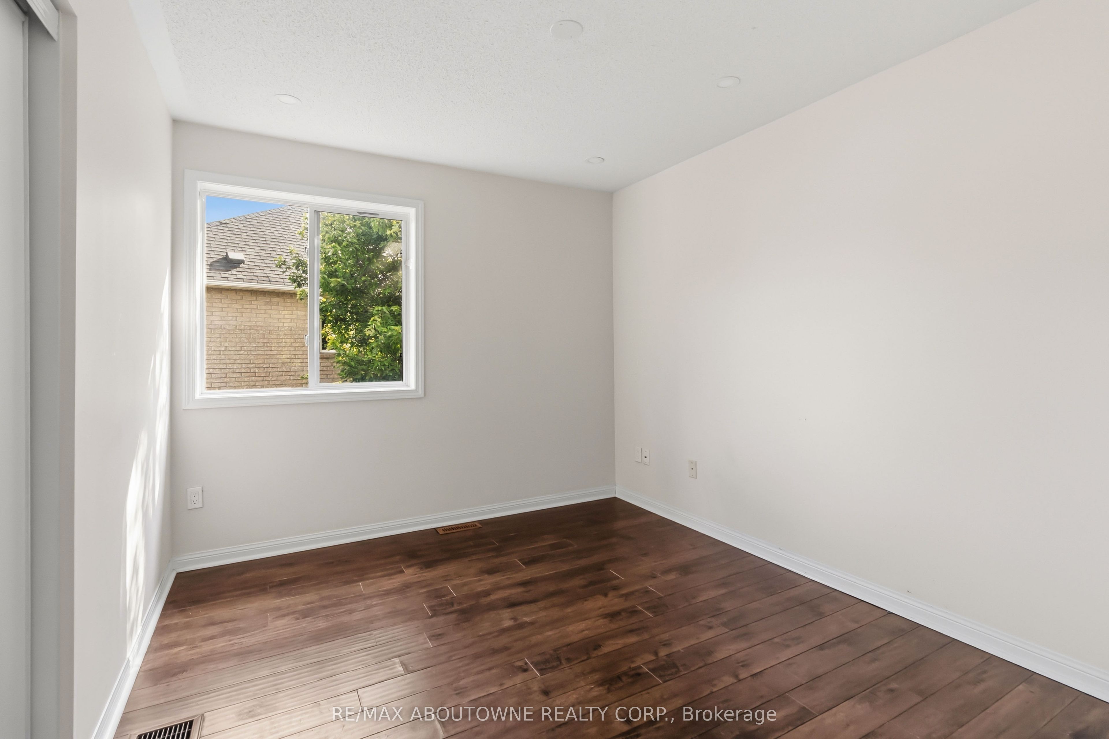 930 Lancaster Boulevard Property Photo 20