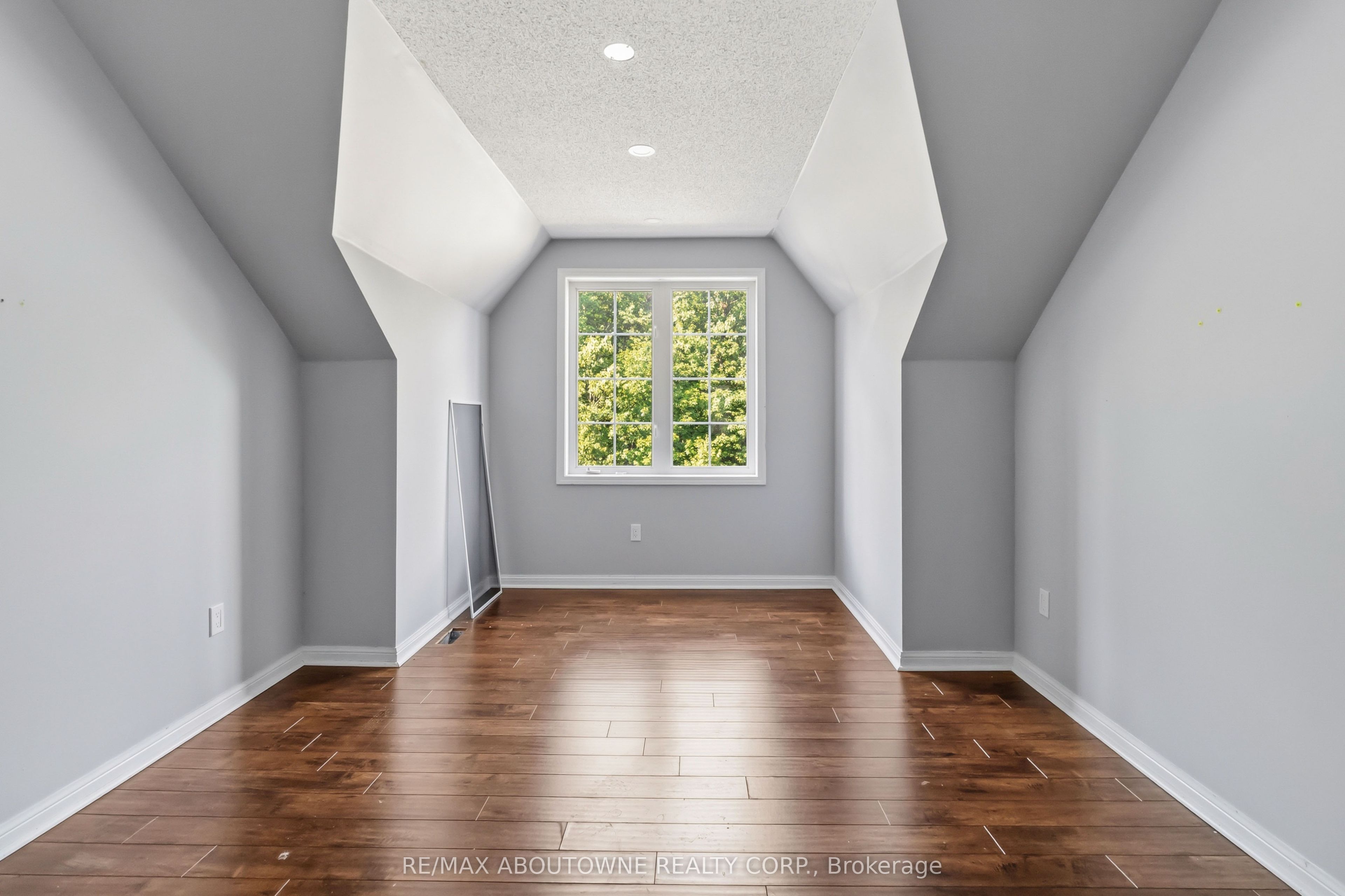 930 Lancaster Boulevard Property Photo 23