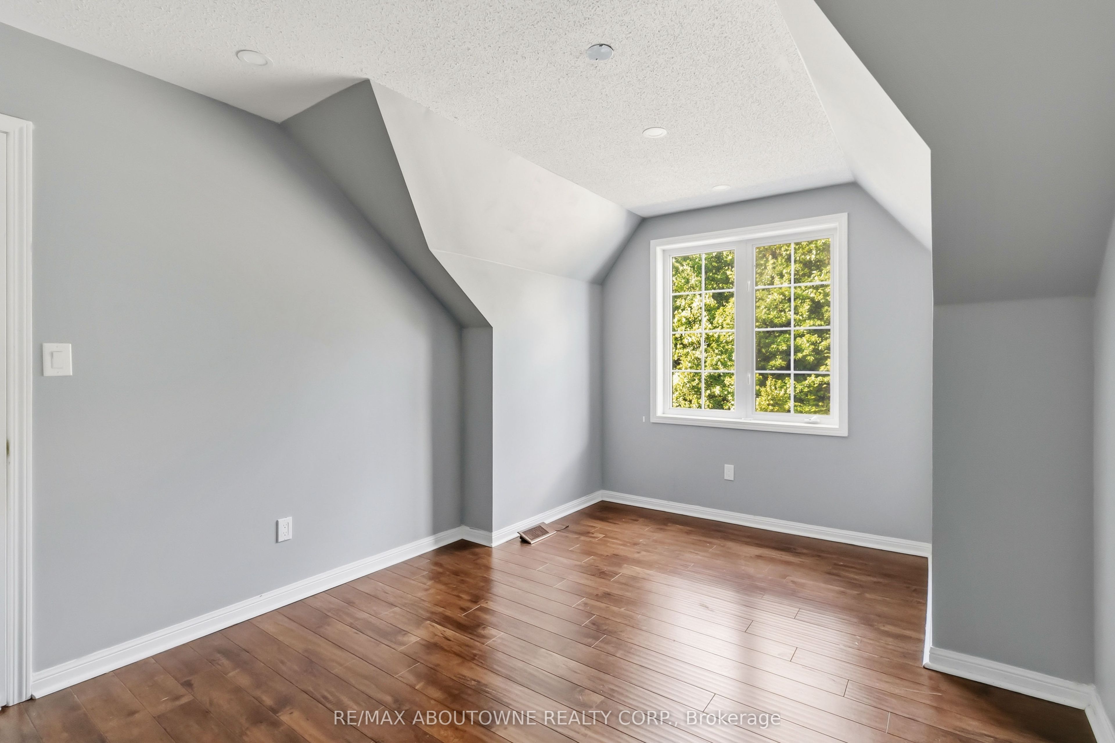 930 Lancaster Boulevard Property Photo 24