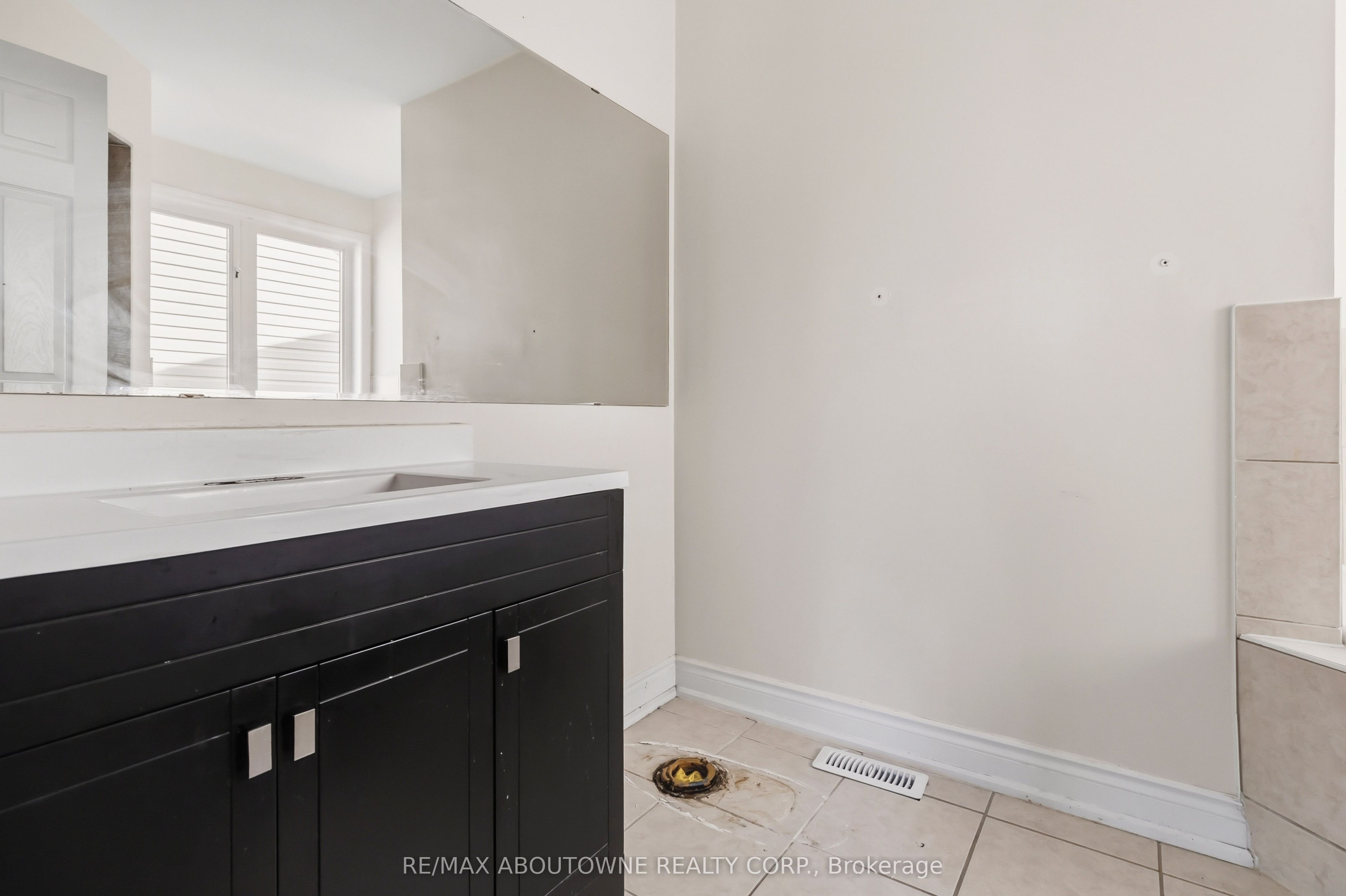 930 Lancaster Boulevard Property Photo 29