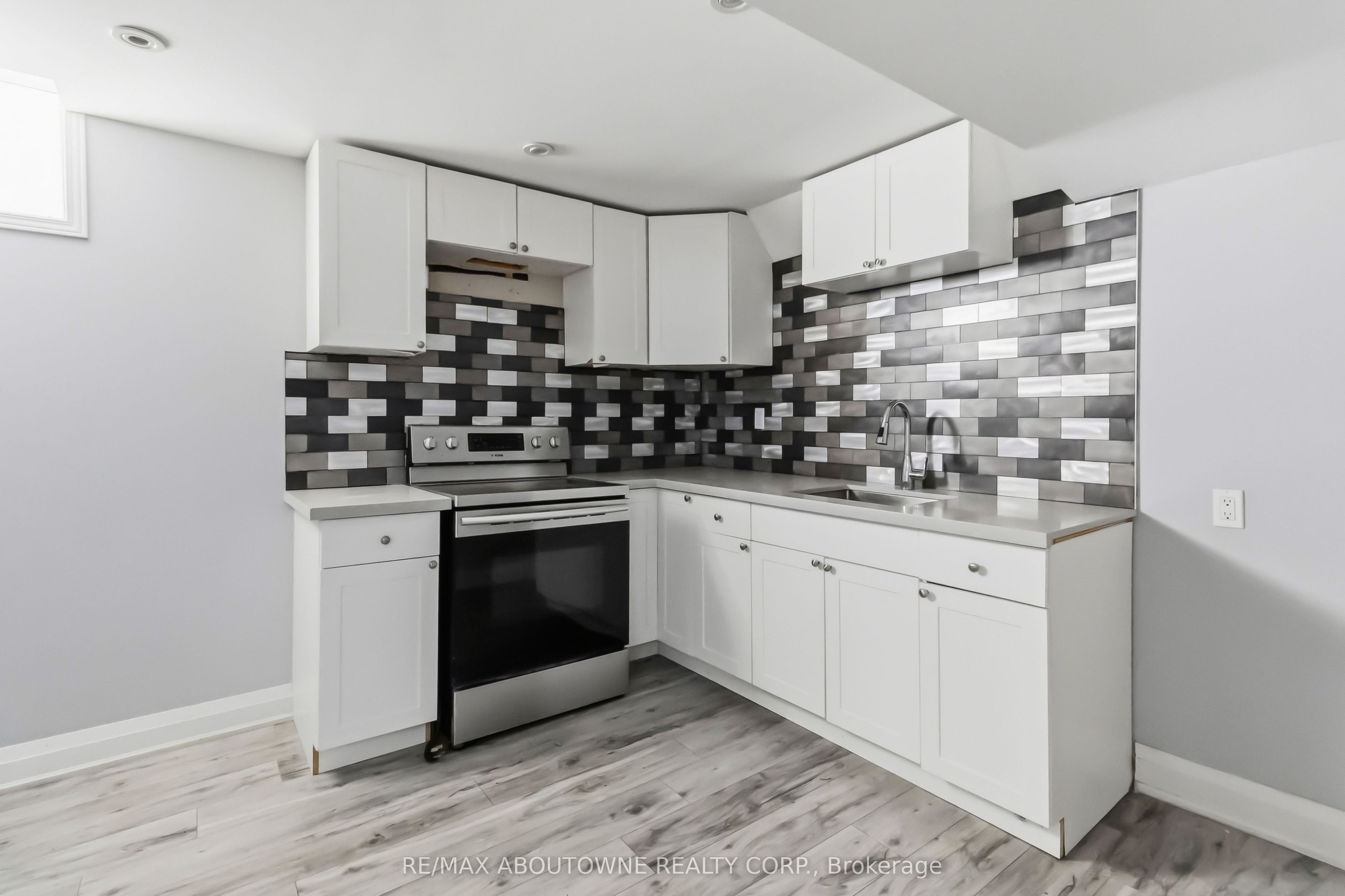930 Lancaster Boulevard Property Photo 33