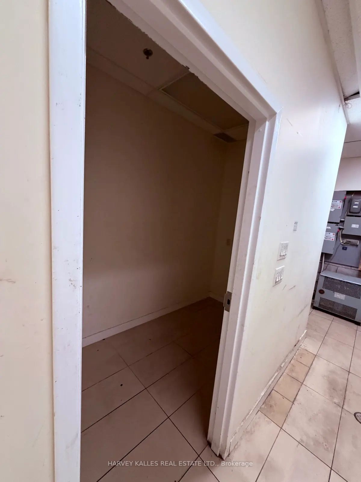 1911 Finch Avenue W 142 Property Photo 13