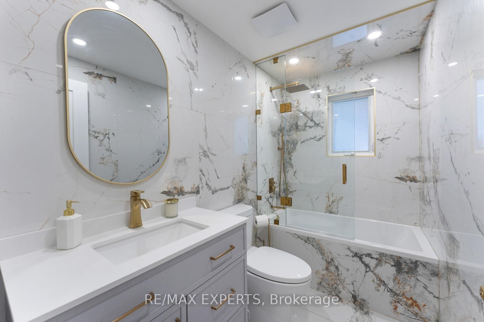 142 King Street E Property Photo 15