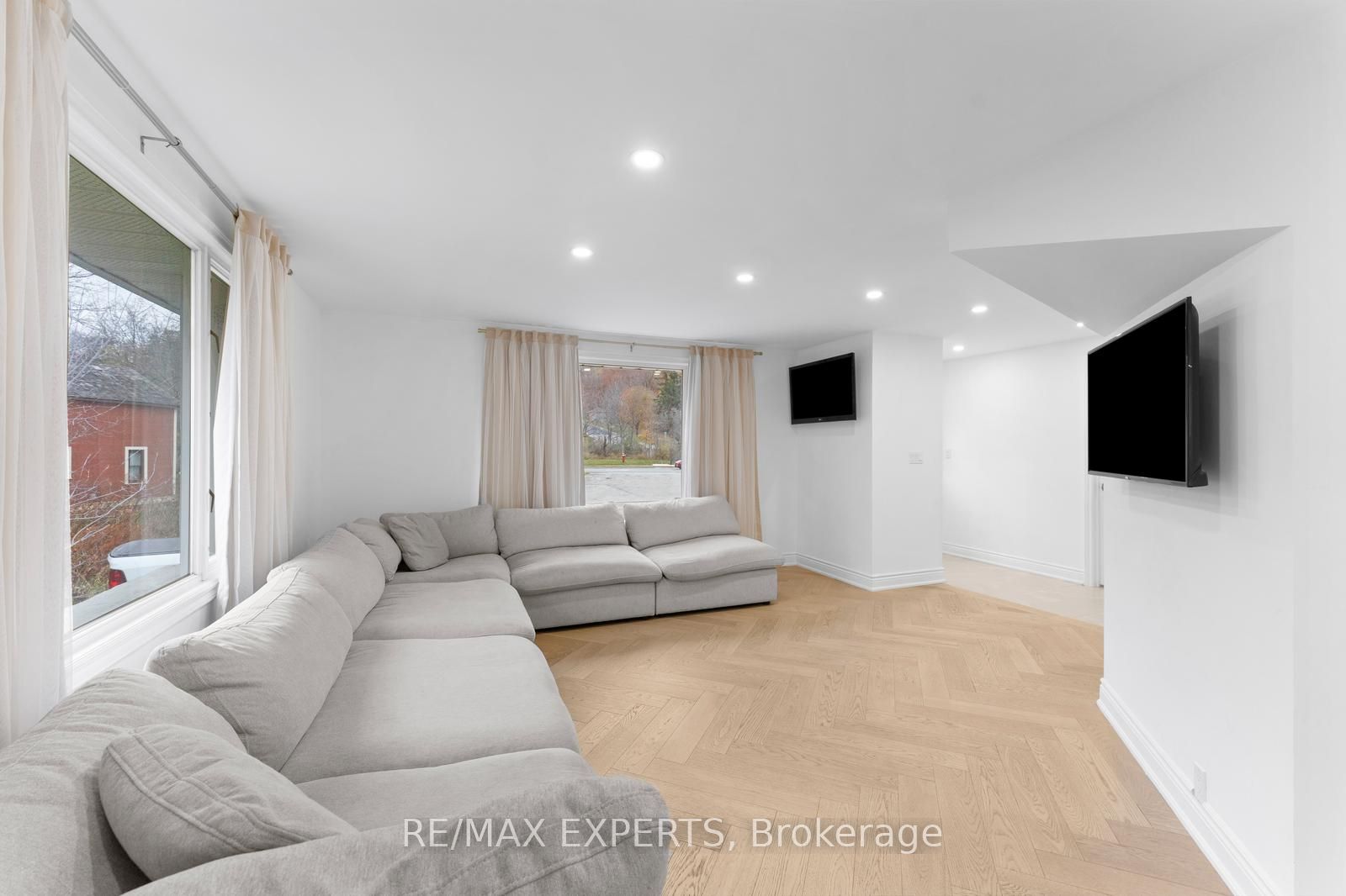 142 King Street E Property Photo 5
