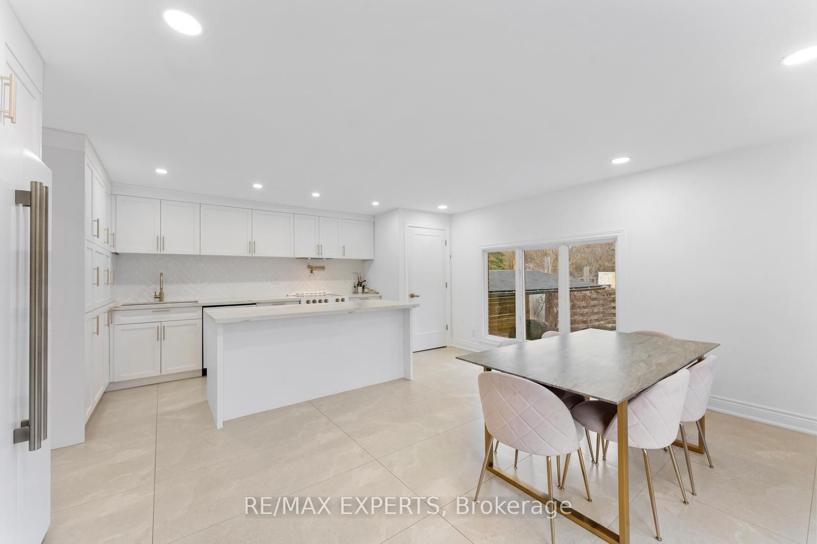 142 King Street E Property Photo 6