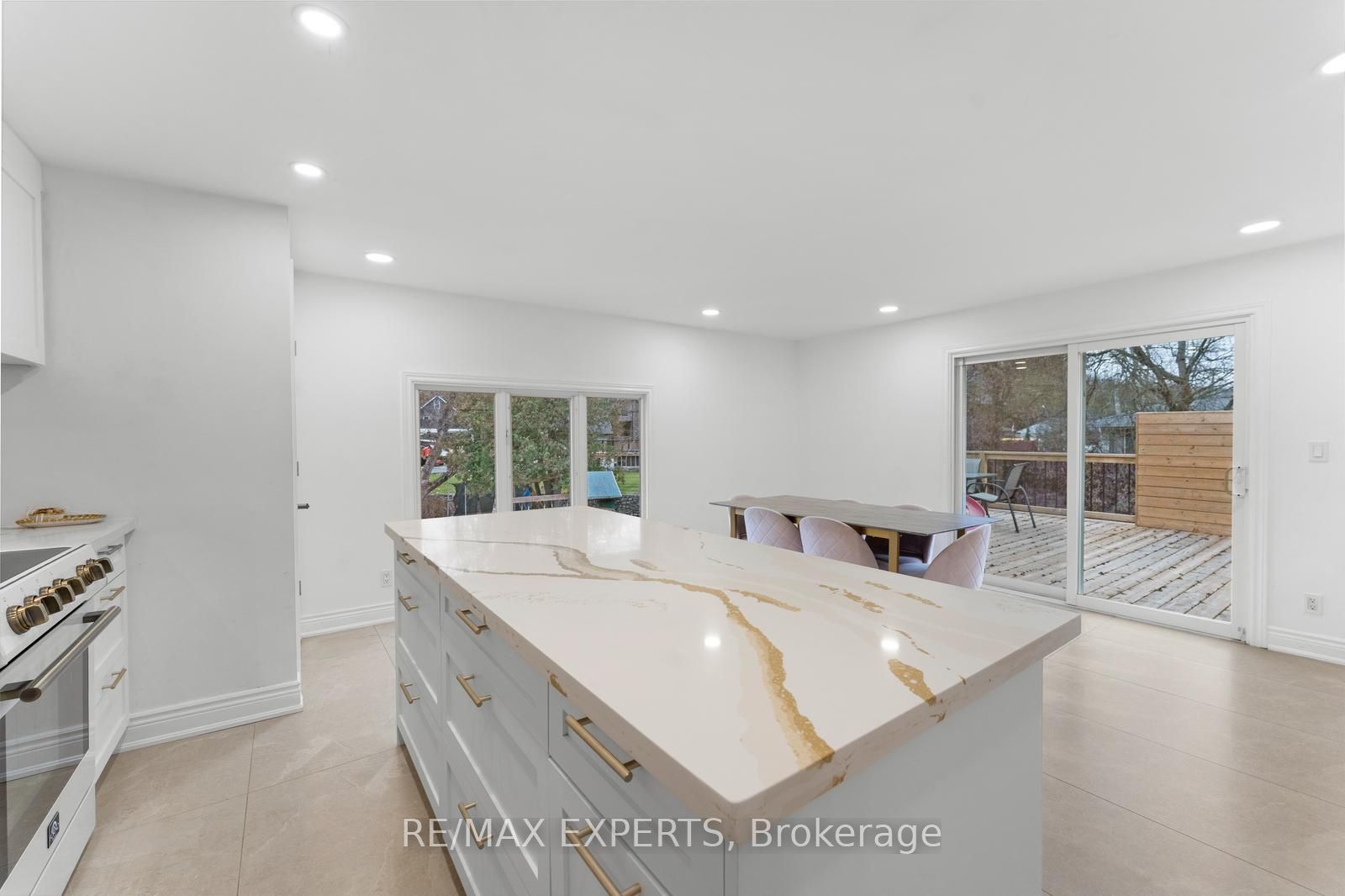 142 King Street E Property Photo 8