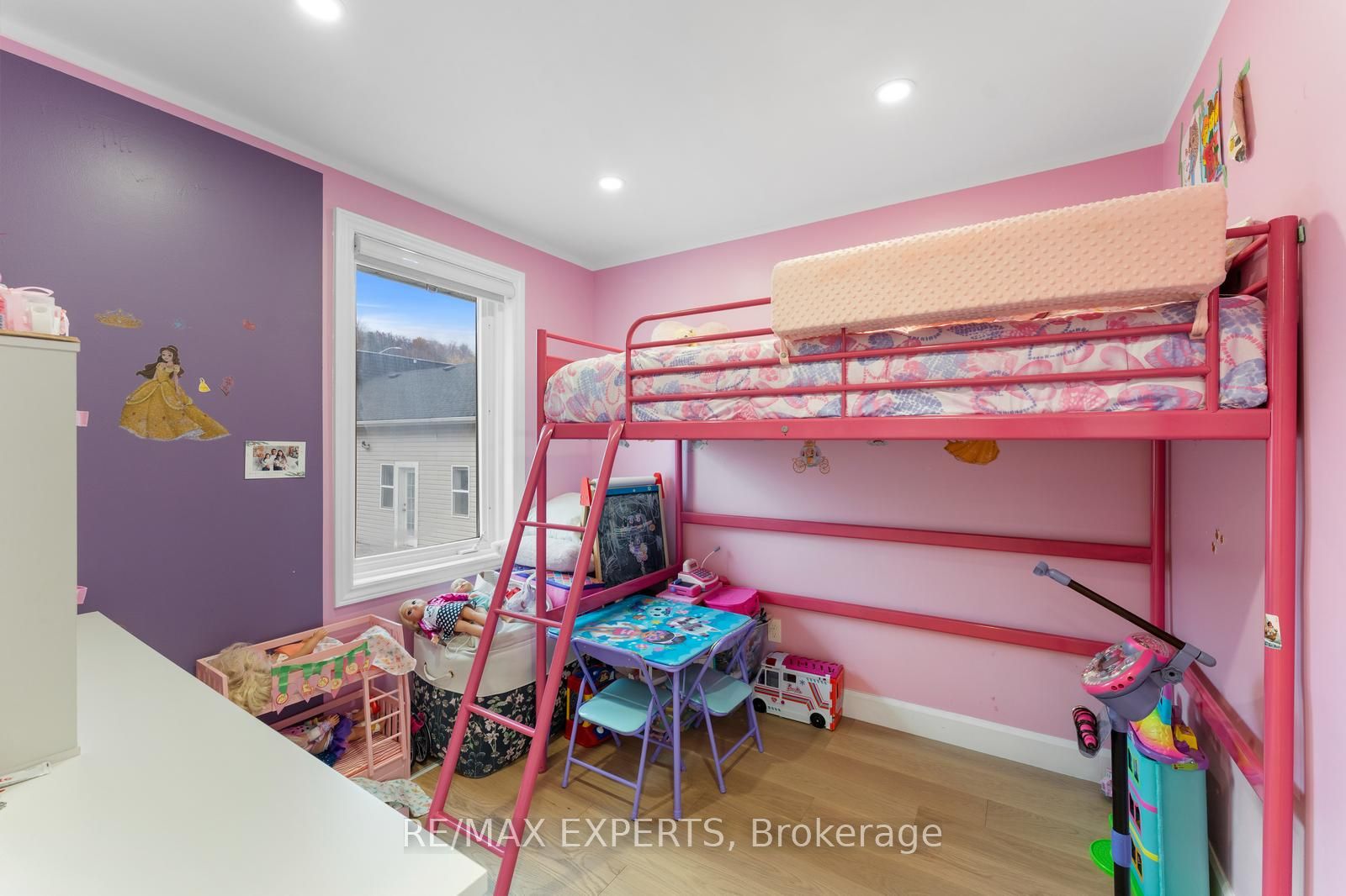 142 King Street E Property Photo 14