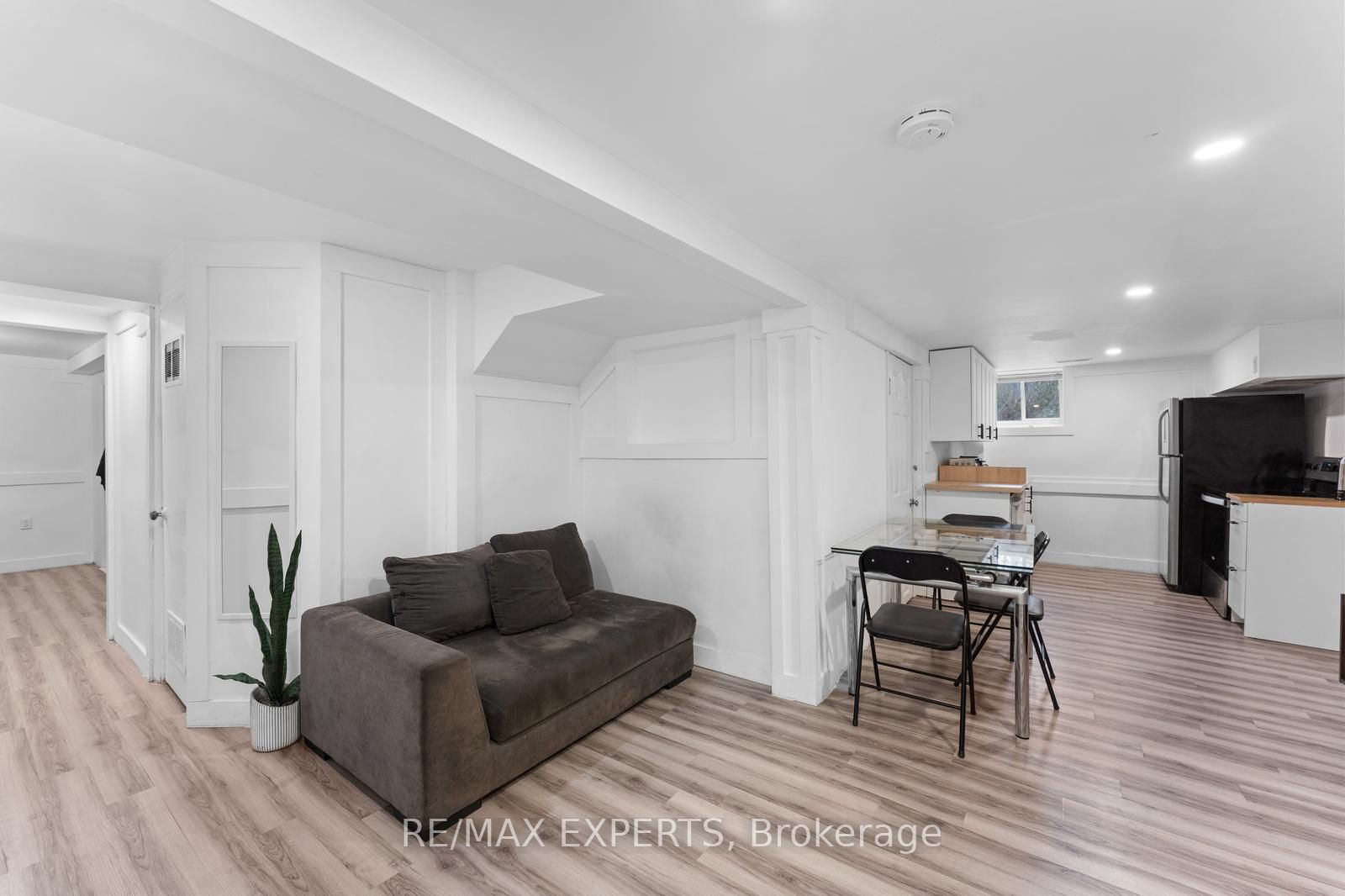 142 King Street E Property Photo 18