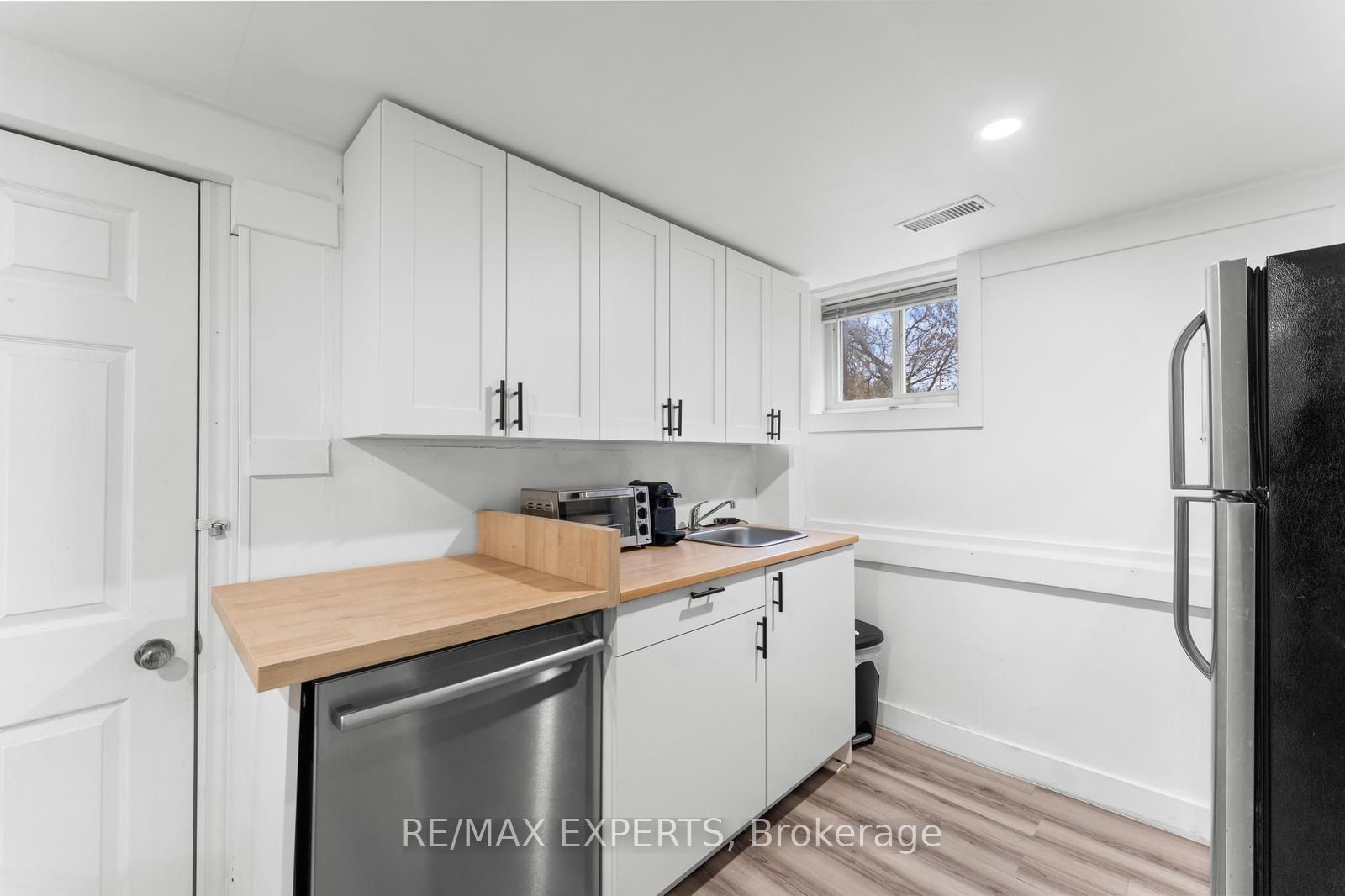 142 King Street E Property Photo 20