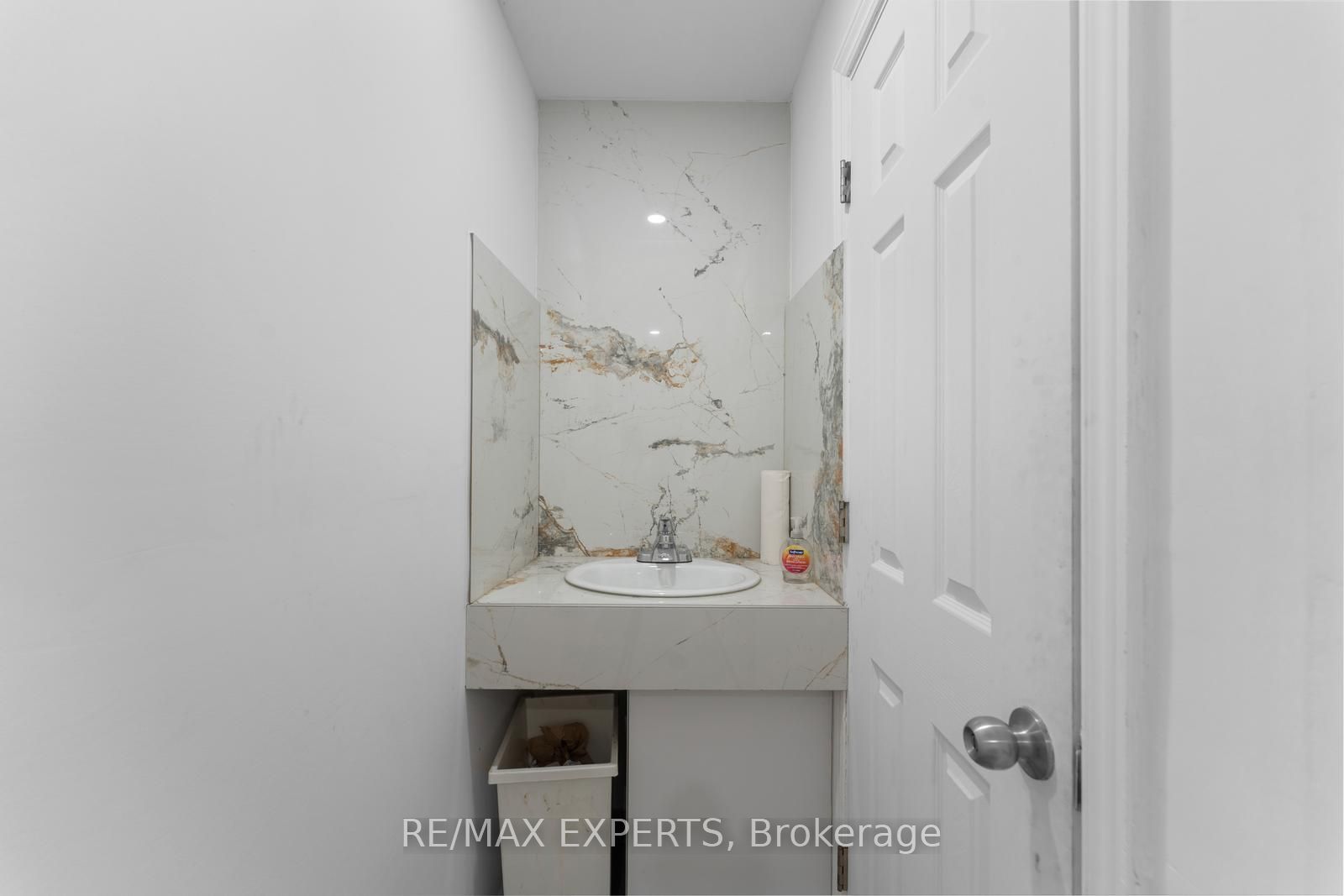 142 King Street E Property Photo 39