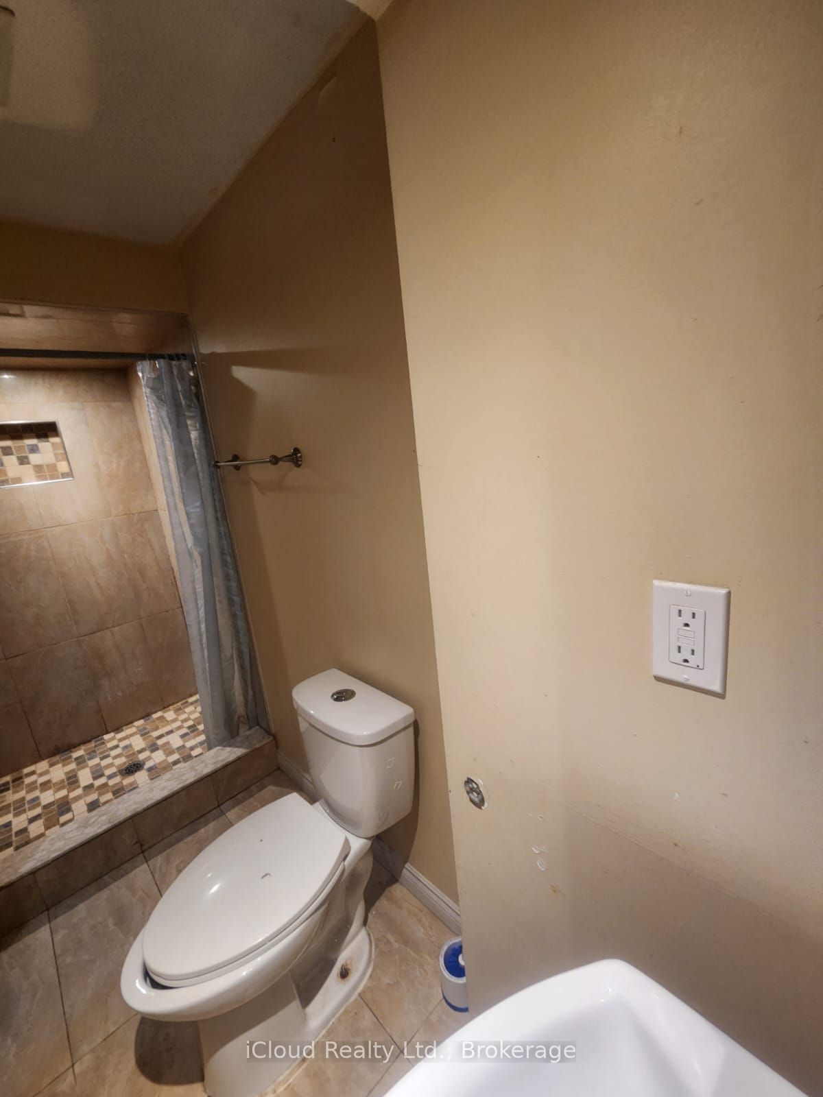 2631 Roblo Road Property Photo 5