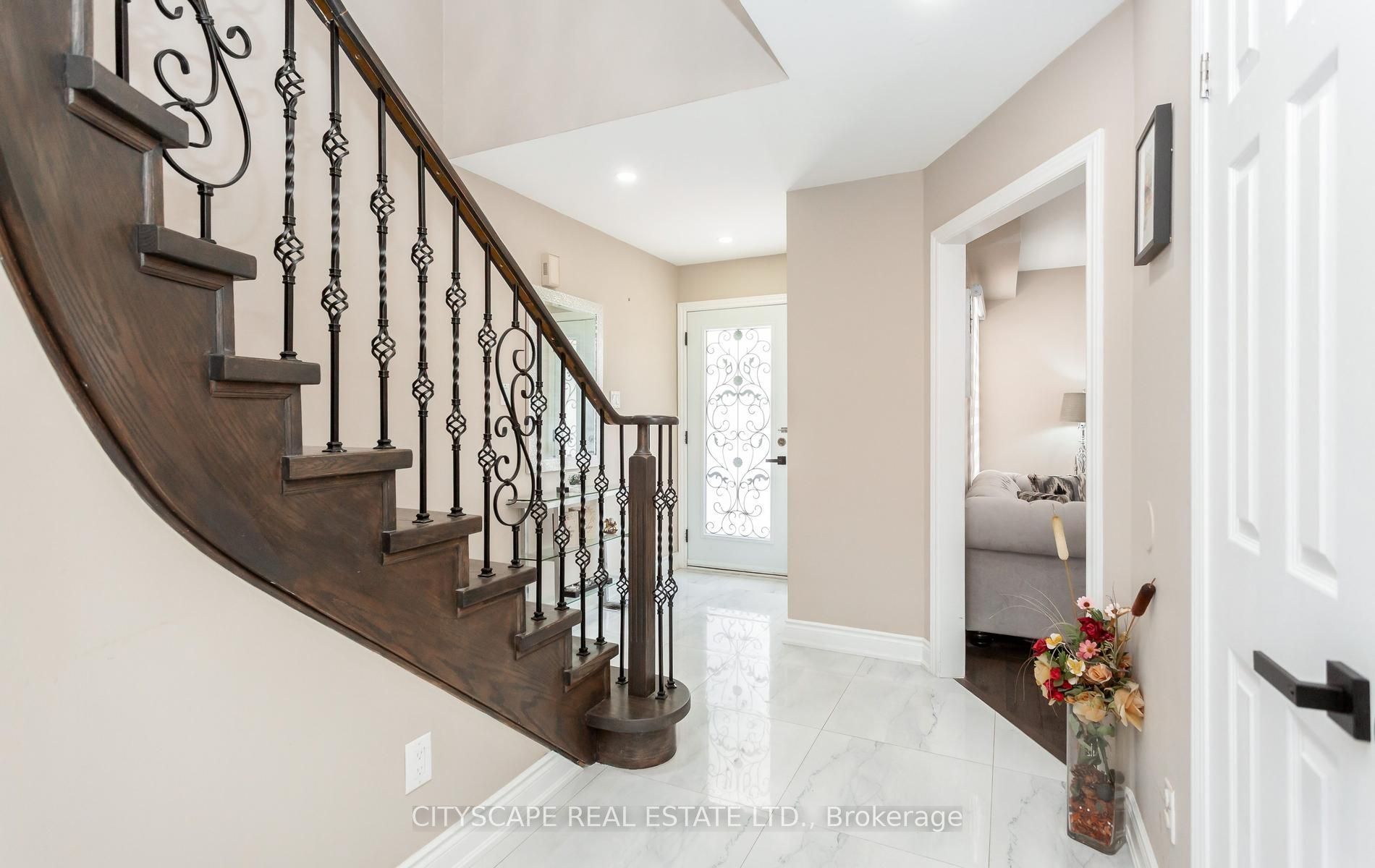 5259 Astwell Avenue Property Photo 4