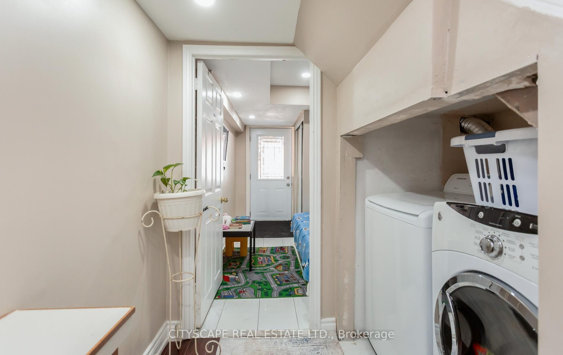 5259 Astwell Avenue Property Photo 39
