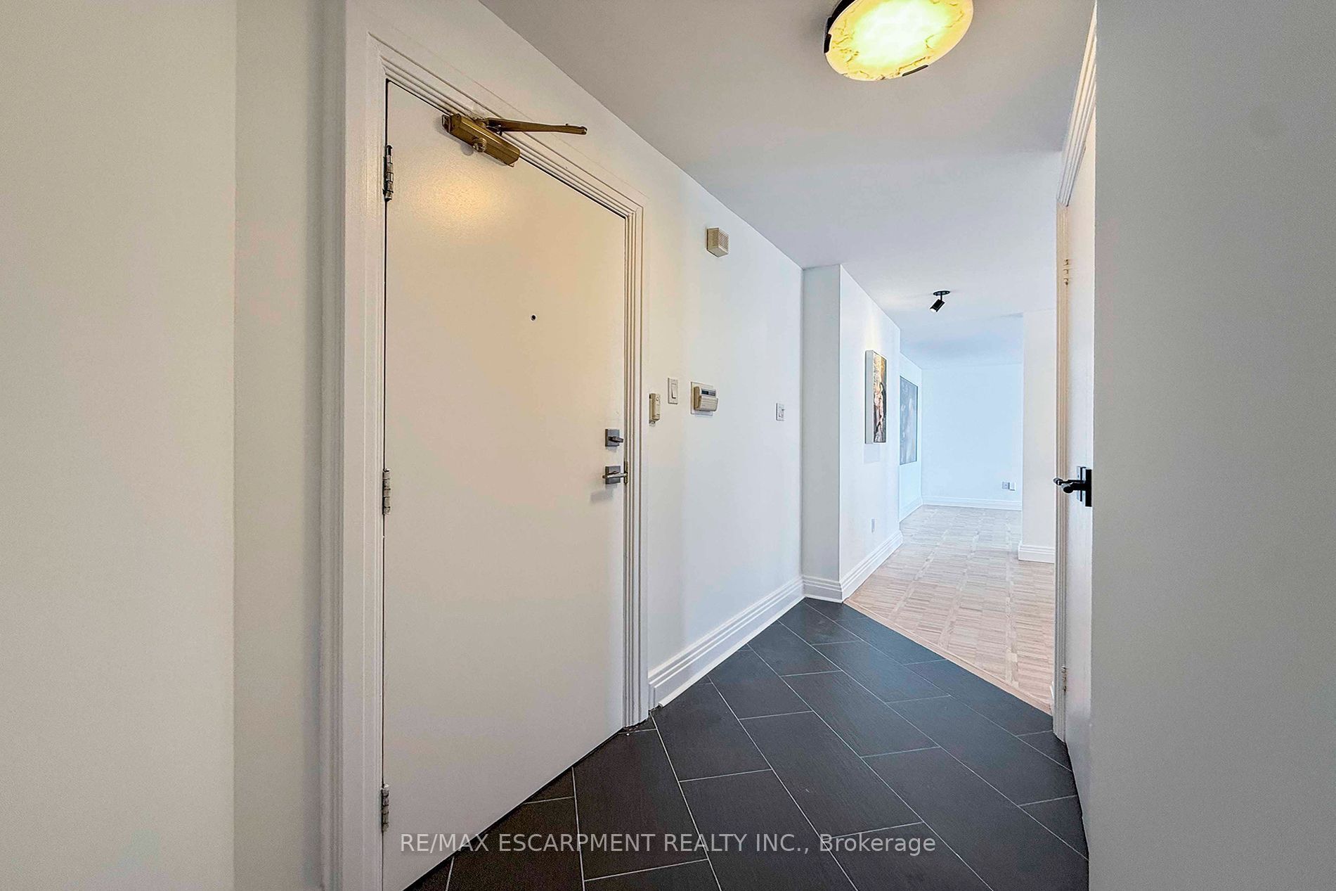 3650 Kaneff Crescent 2804 Property Photo 2