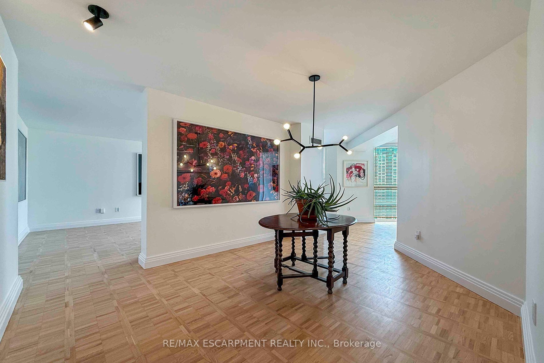 3650 Kaneff Crescent 2804 Property Photo 4