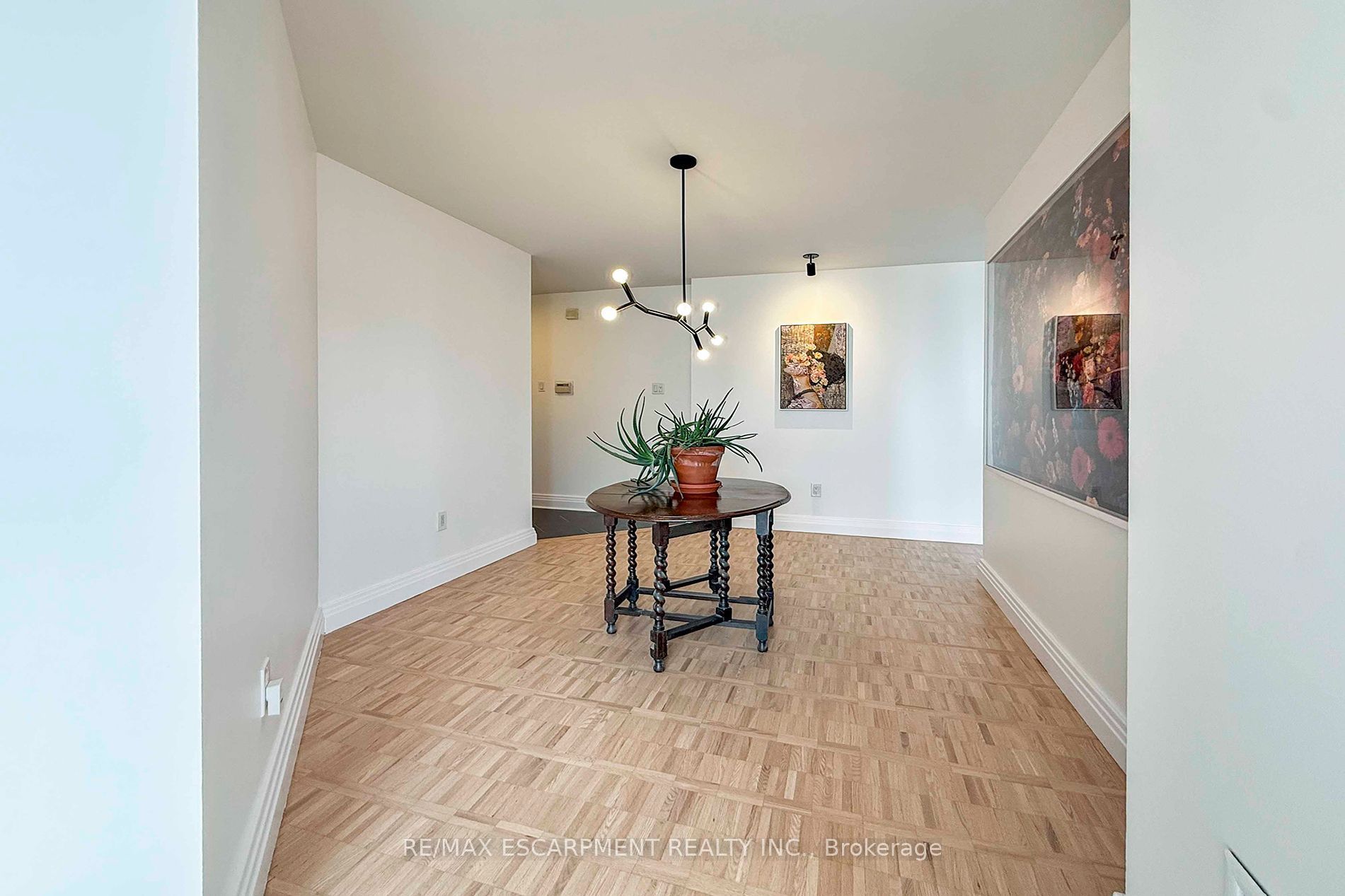 3650 Kaneff Crescent 2804 Property Photo 6