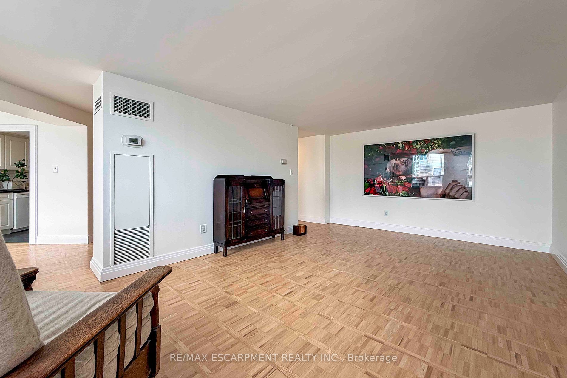 3650 Kaneff Crescent 2804 Property Photo 8