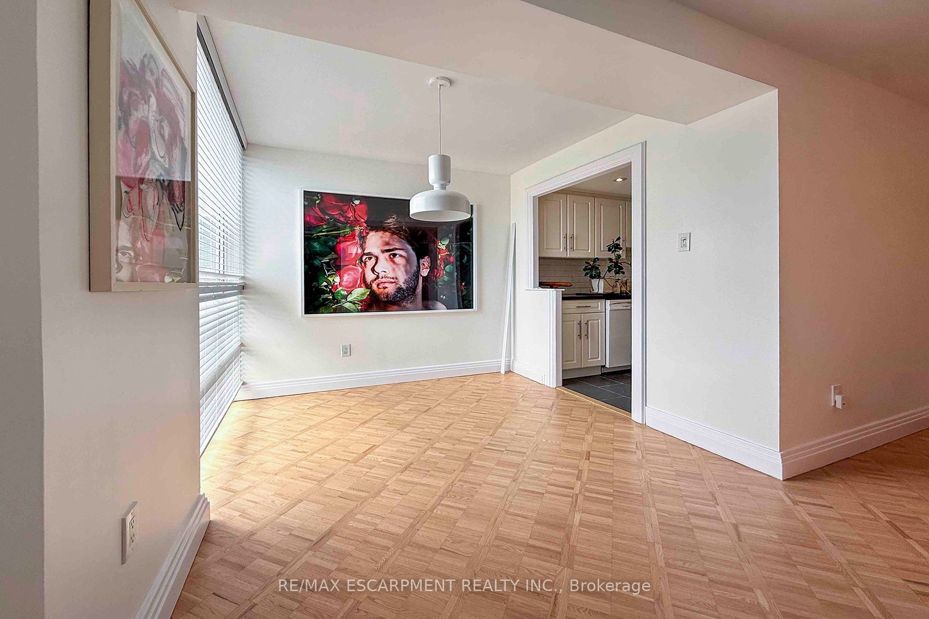 3650 Kaneff Crescent 2804 Property Photo 10