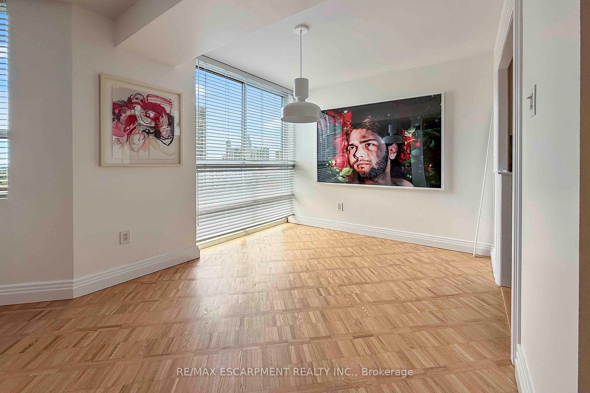 3650 Kaneff Crescent 2804 Property Photo 11