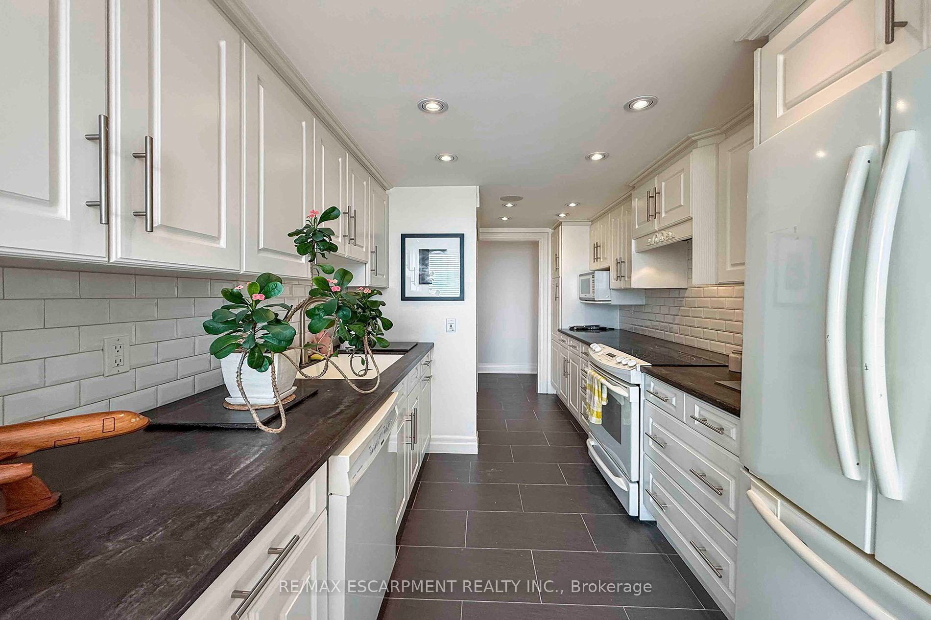 3650 Kaneff Crescent 2804 Property Photo 12