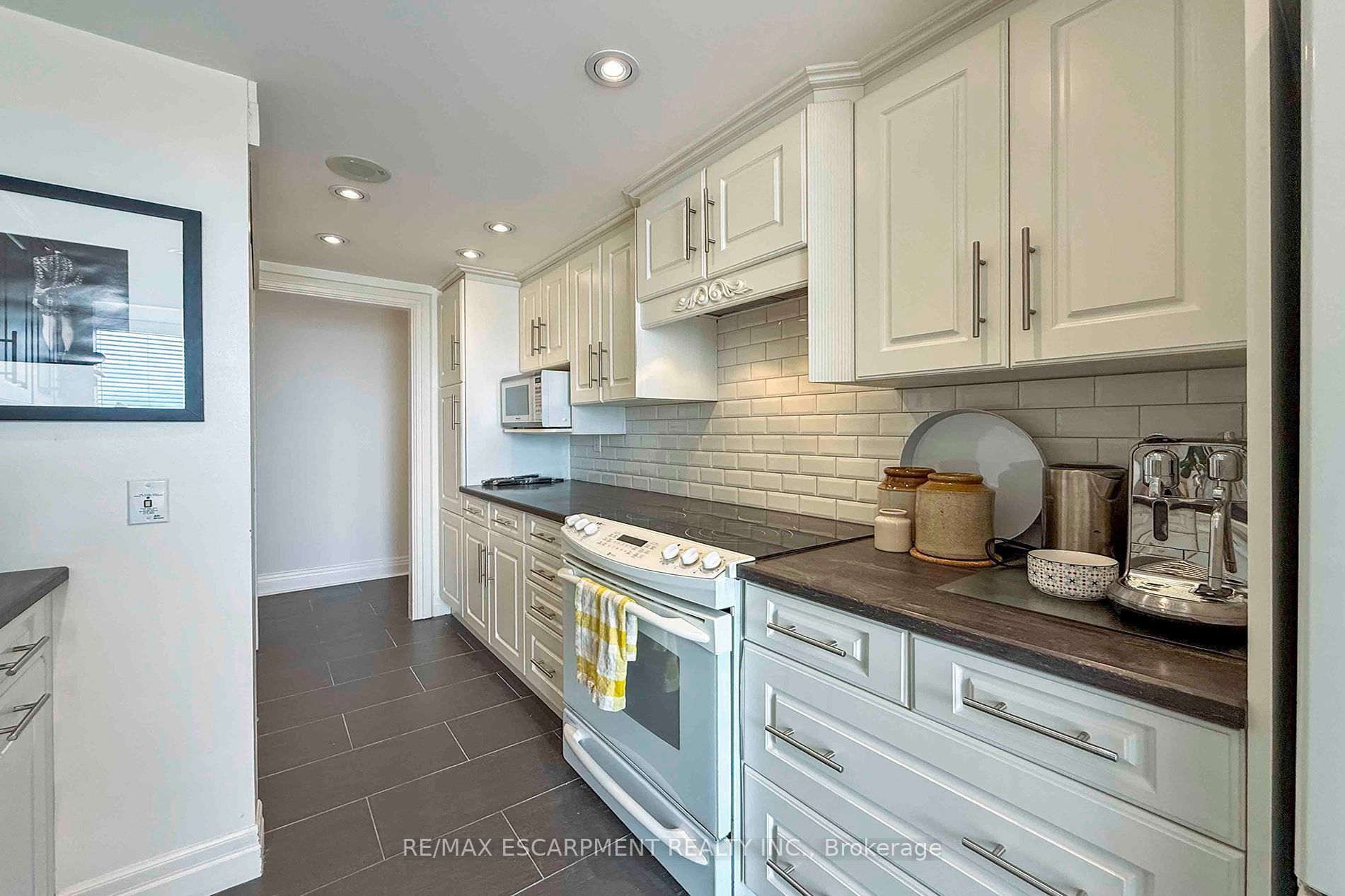 3650 Kaneff Crescent 2804 Property Photo 13