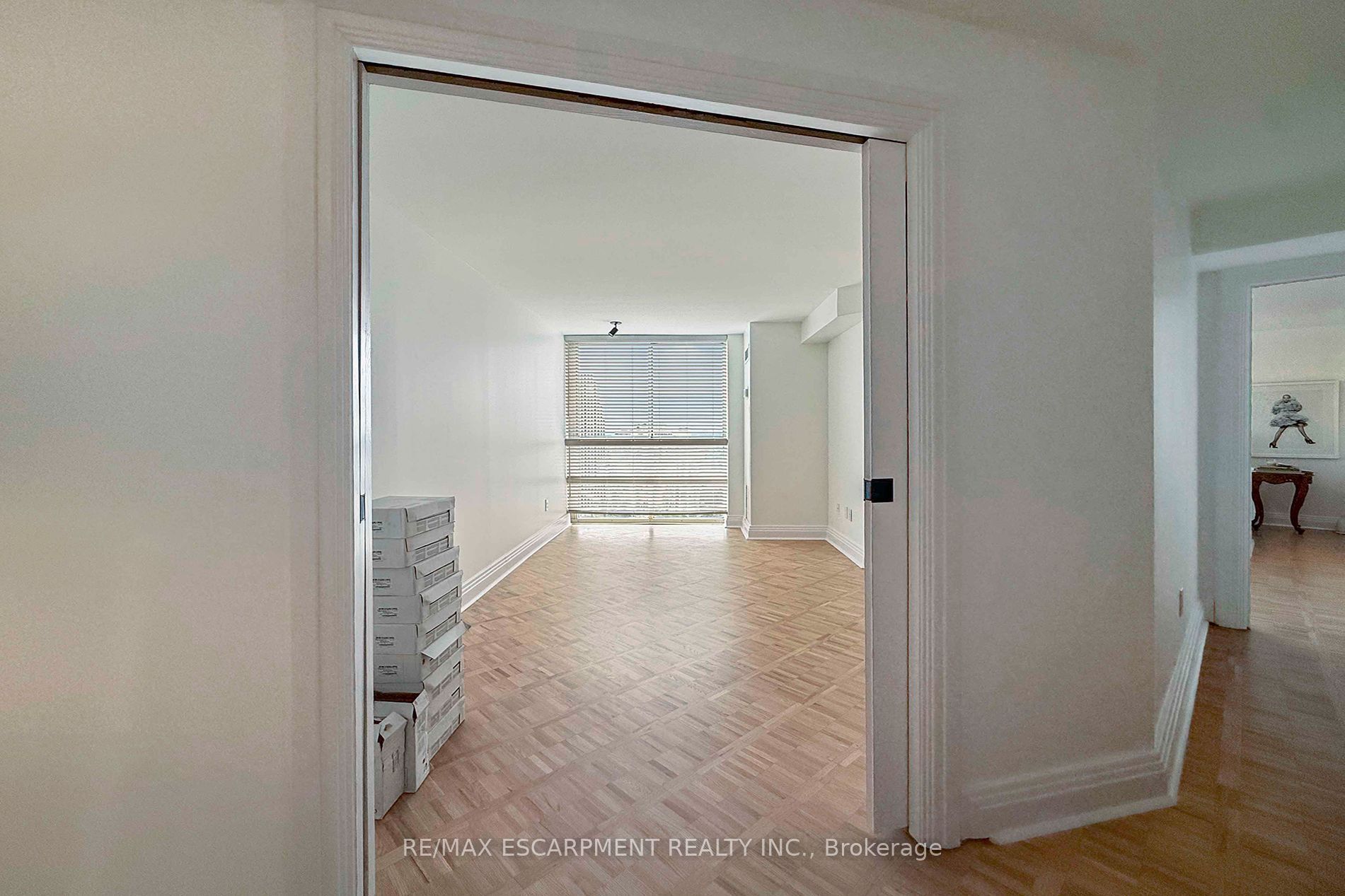 3650 Kaneff Crescent 2804 Property Photo 15
