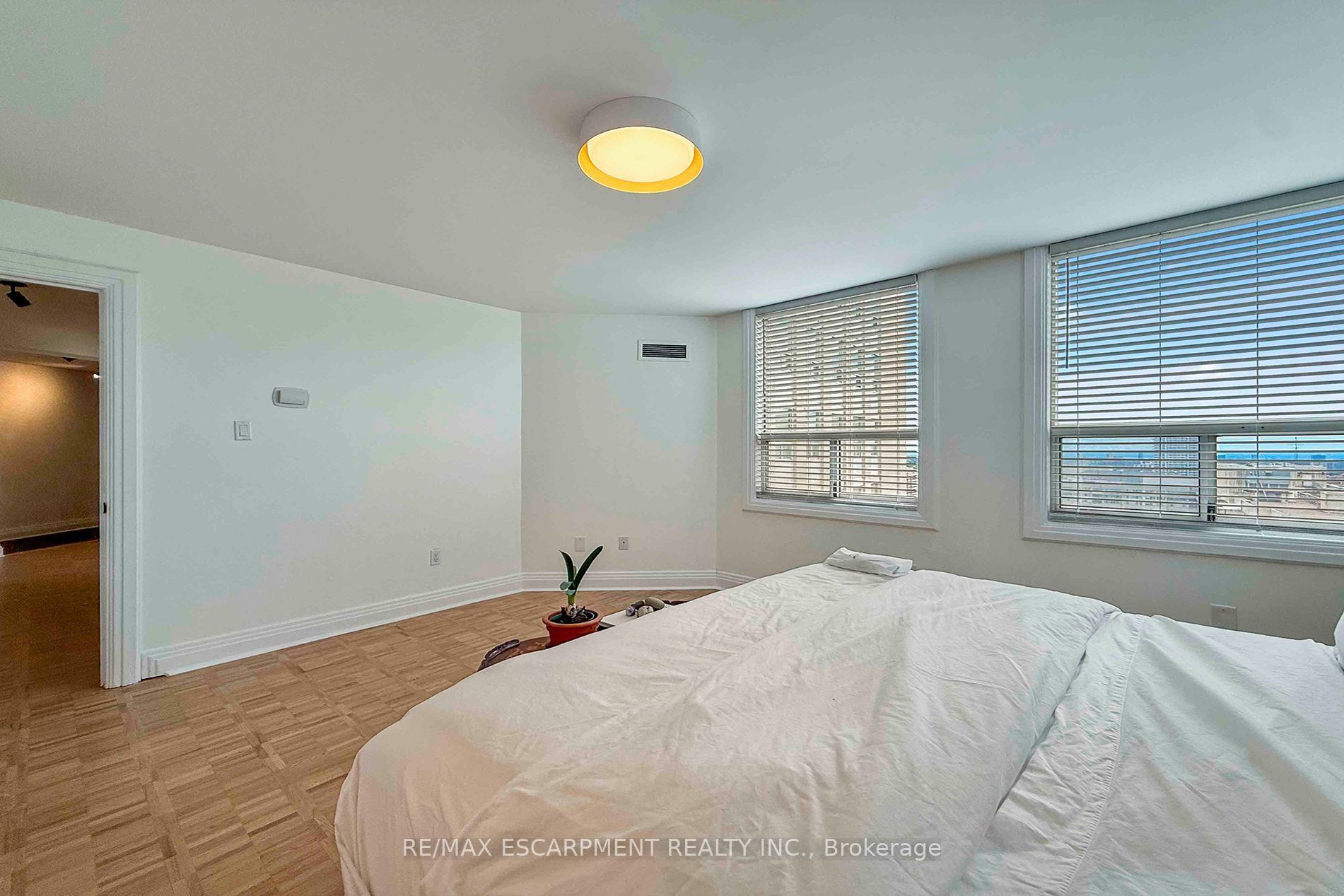 3650 Kaneff Crescent 2804 Property Photo 21