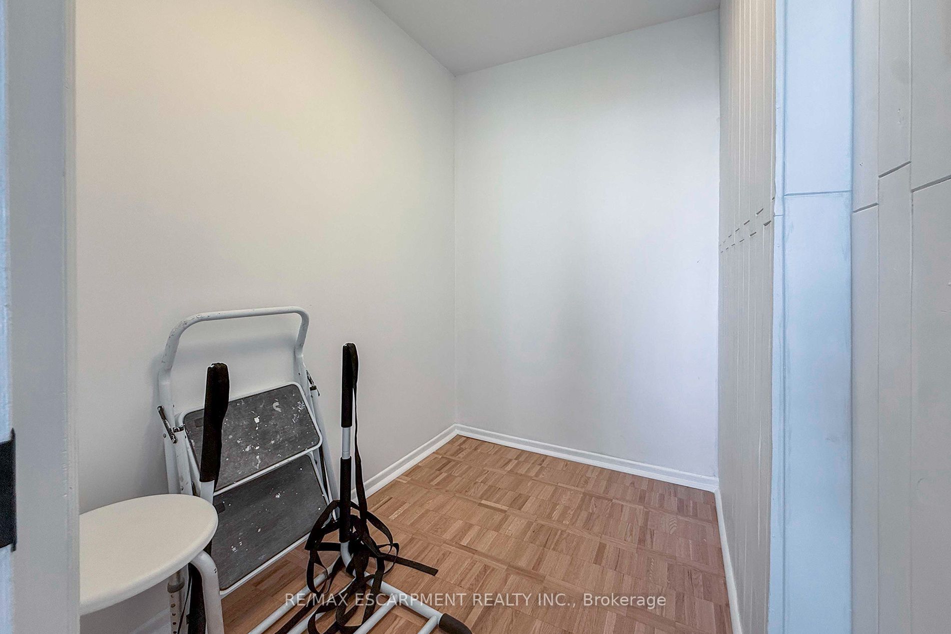 3650 Kaneff Crescent 2804 Property Photo 24