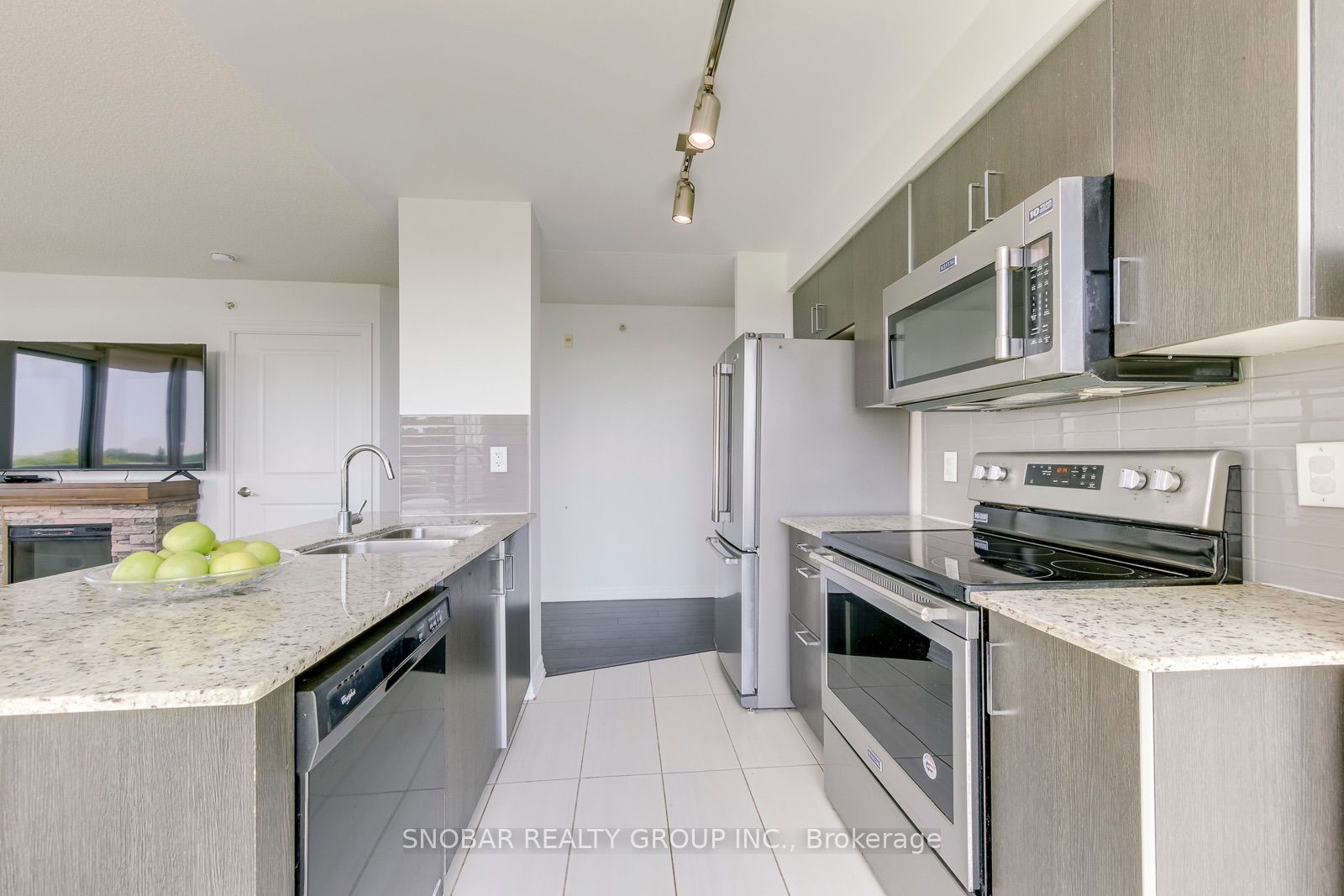 80 Esther Lorrie Drive 618 Property Photo 8