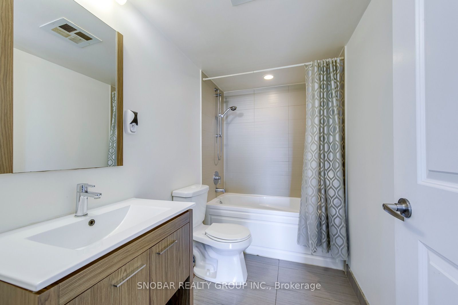 80 Esther Lorrie Drive 618 Property Photo 15