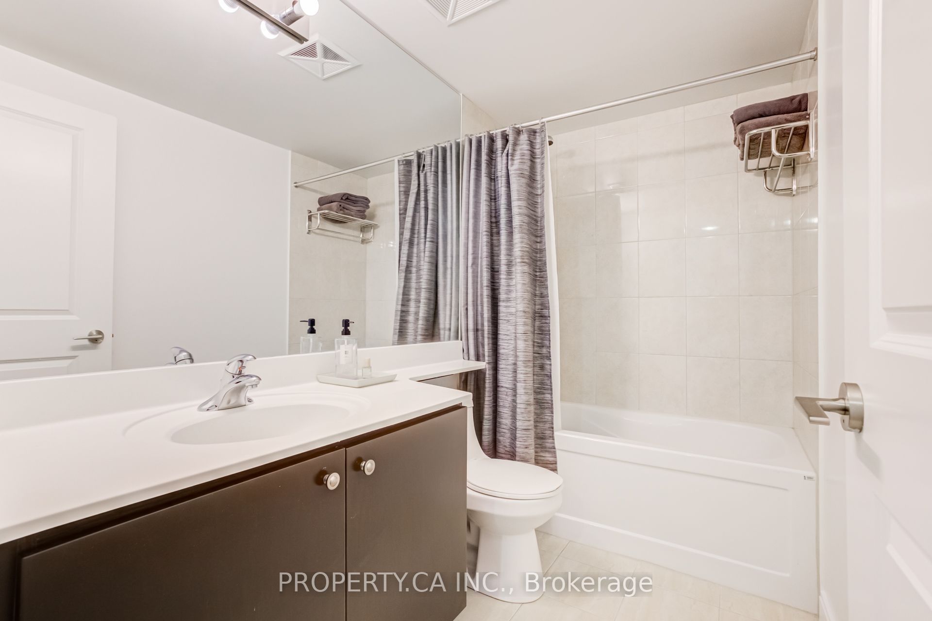 50 Absolute Avenue 2503 Property Photo 11