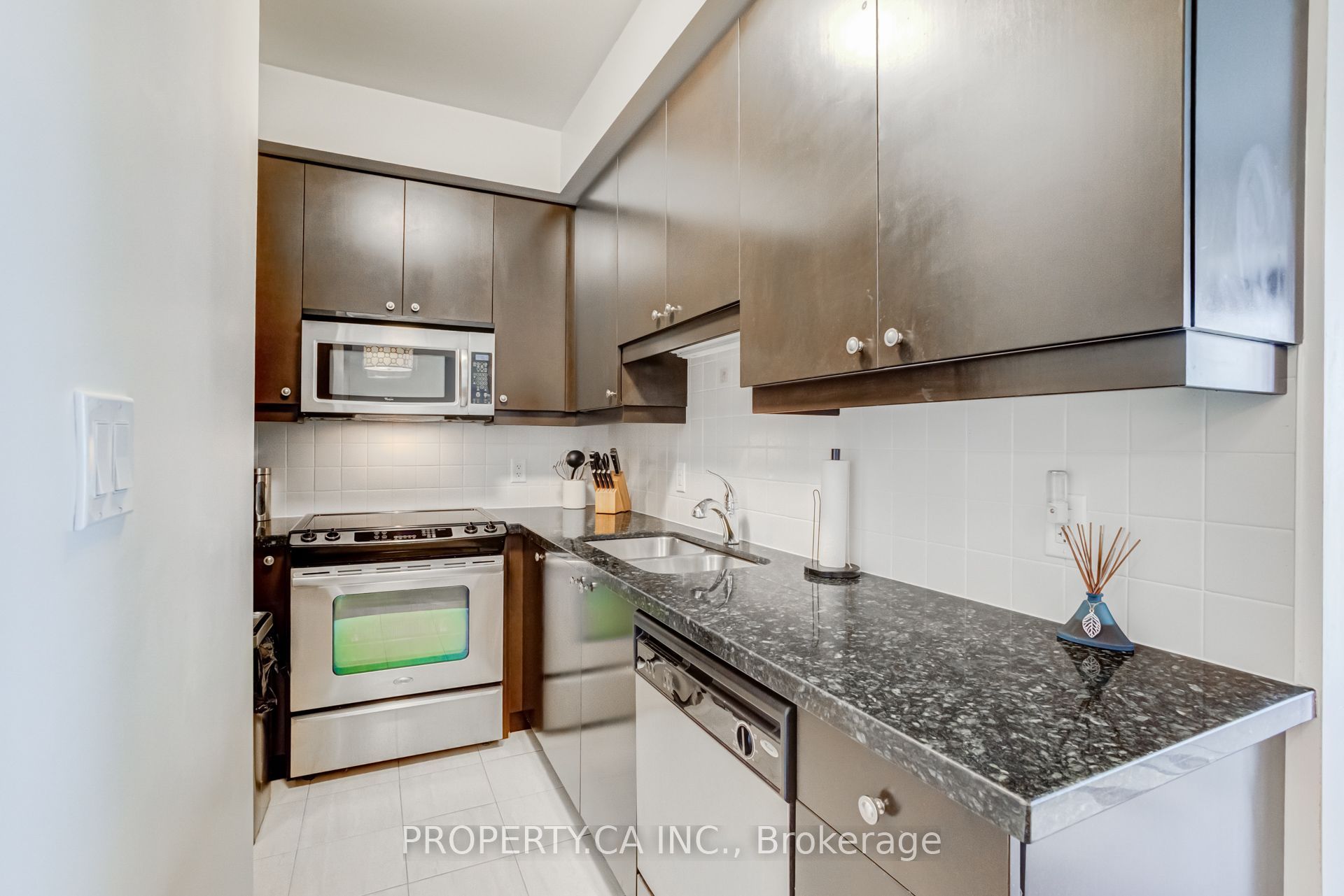 50 Absolute Avenue 2503 Property Photo 27