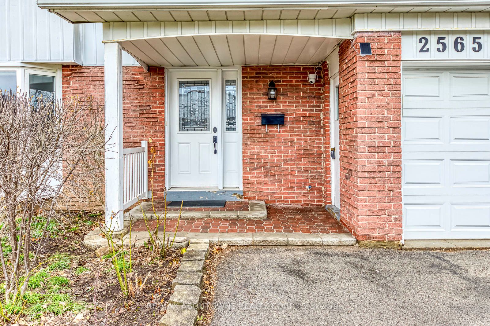 2565 Windjammer Road Property Photo 3
