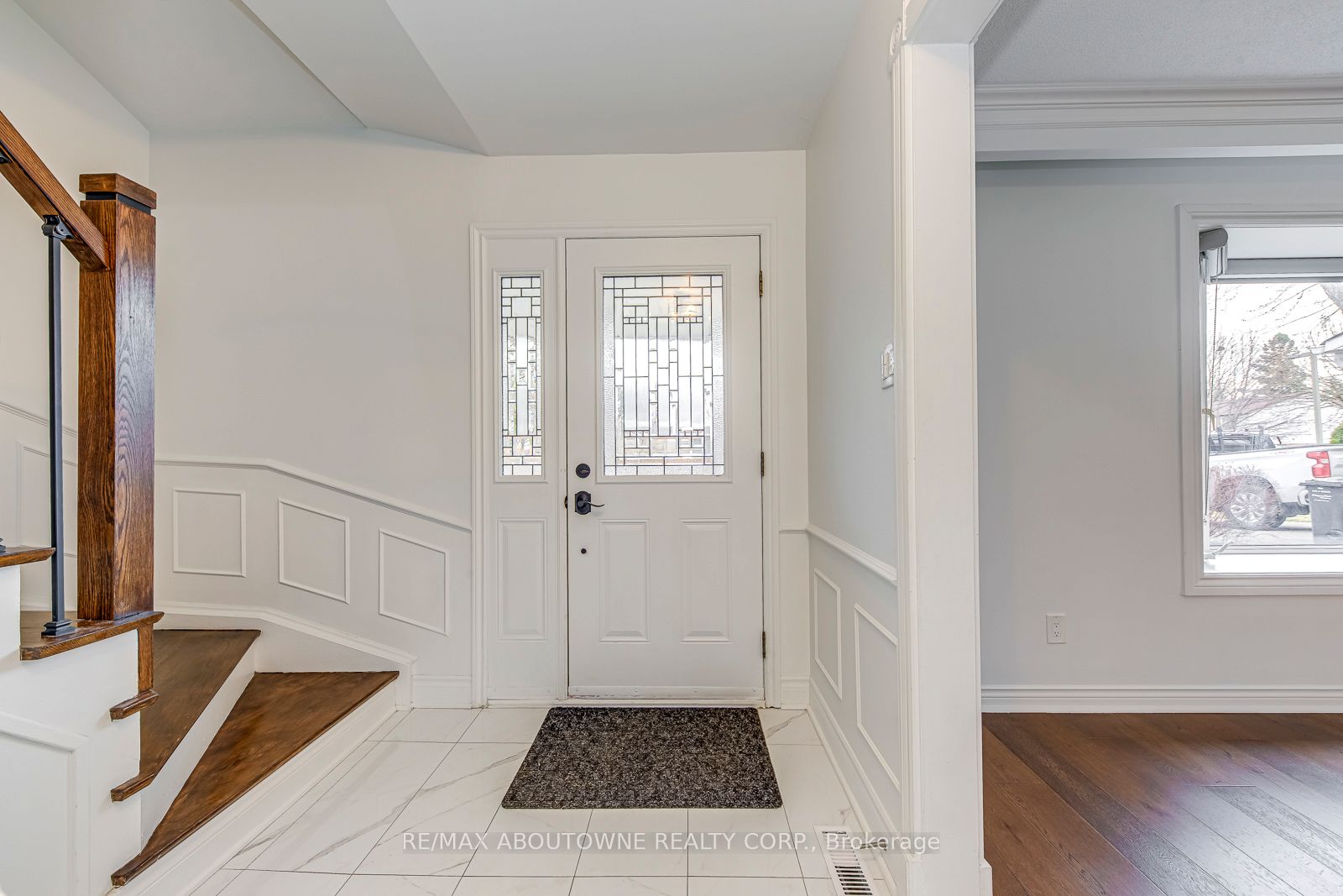 2565 Windjammer Road Property Photo 4