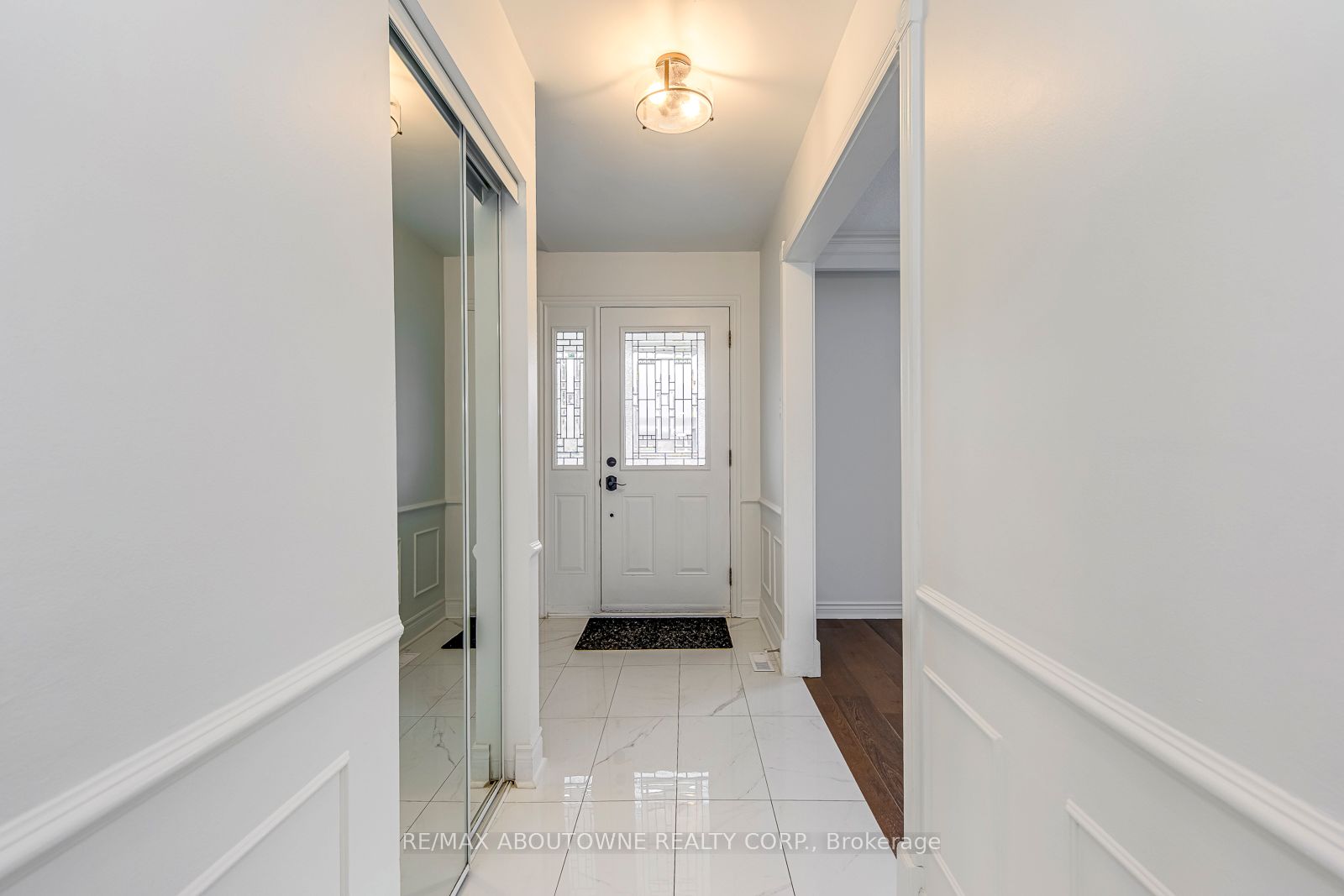 2565 Windjammer Road Property Photo 5