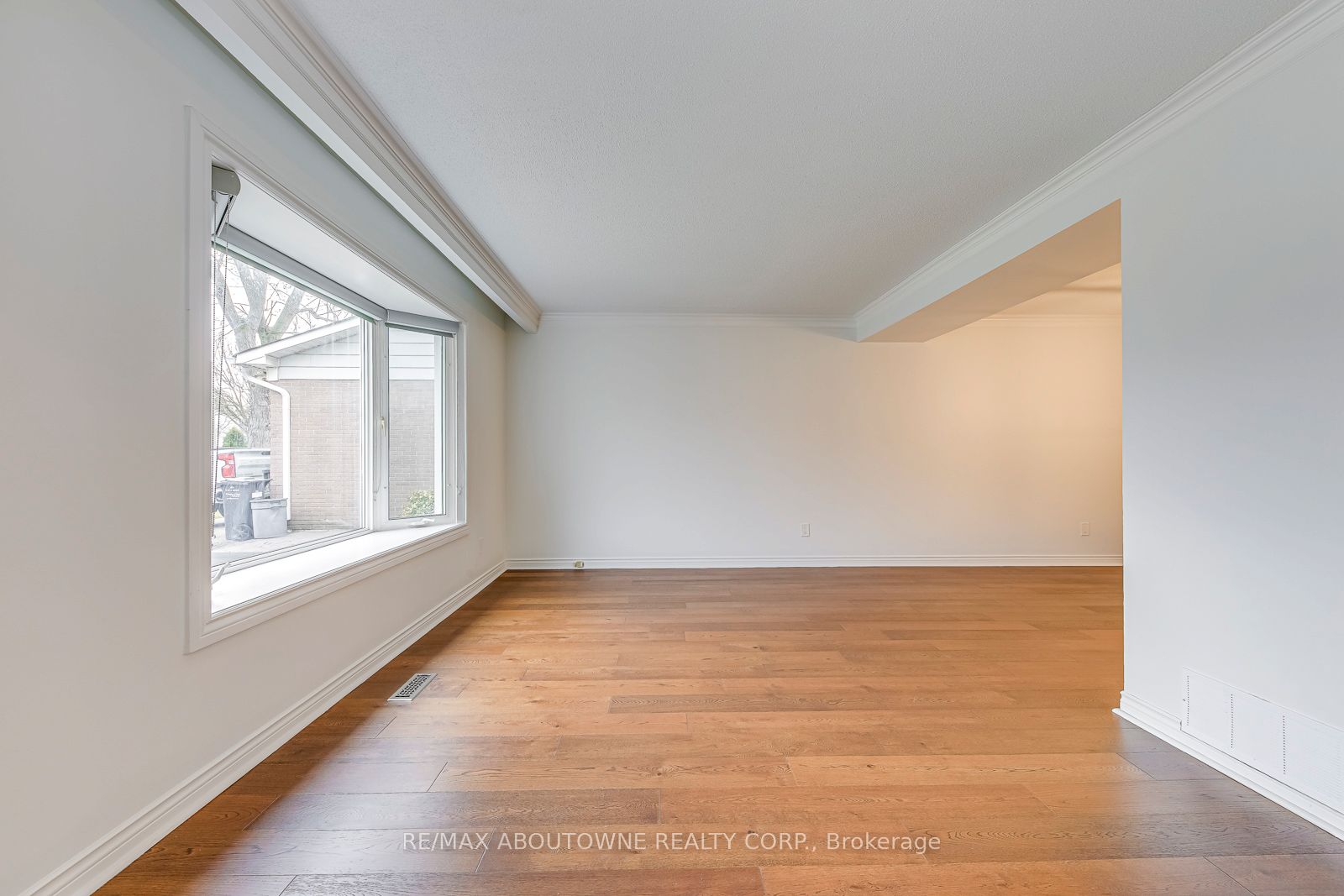 2565 Windjammer Road Property Photo 6