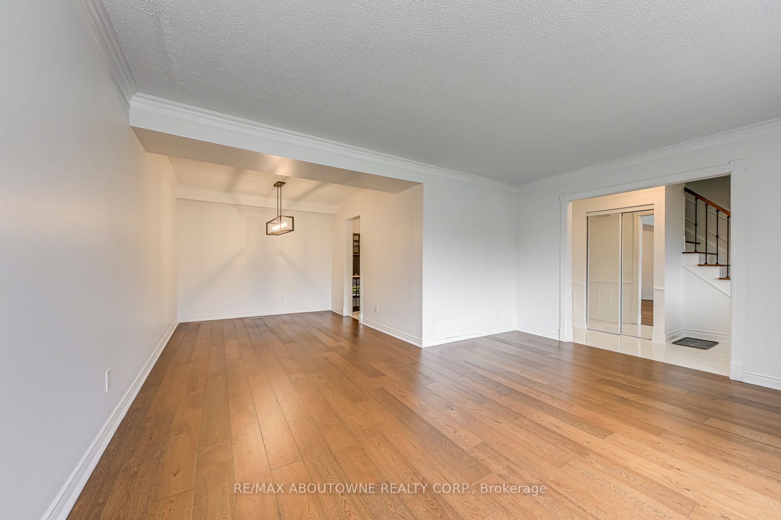 2565 Windjammer Road Property Photo 9