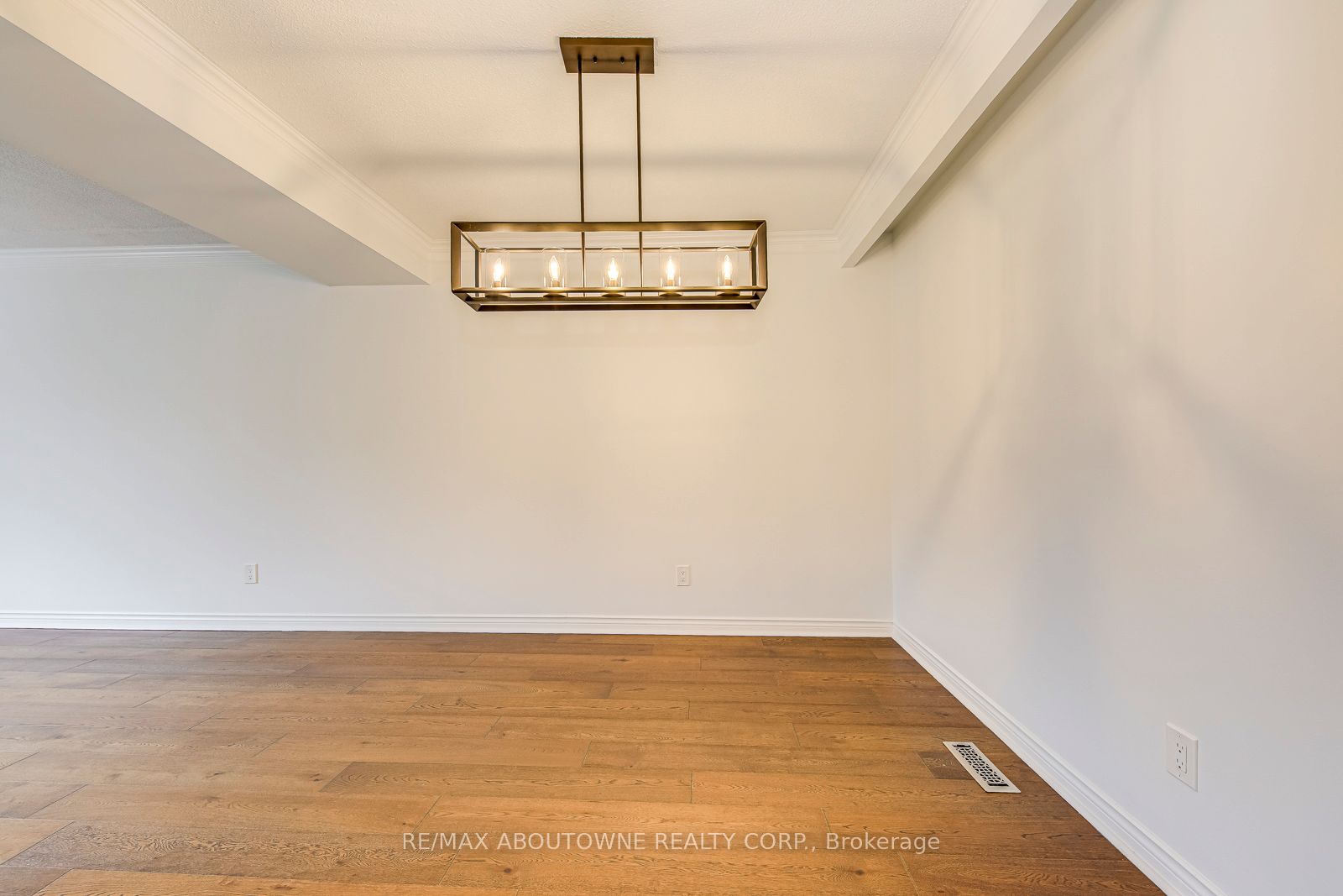 2565 Windjammer Road Property Photo 11